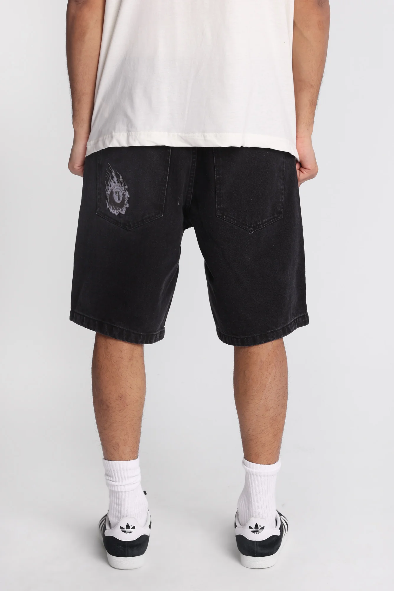 Short en denim ample brodé - Image 4
