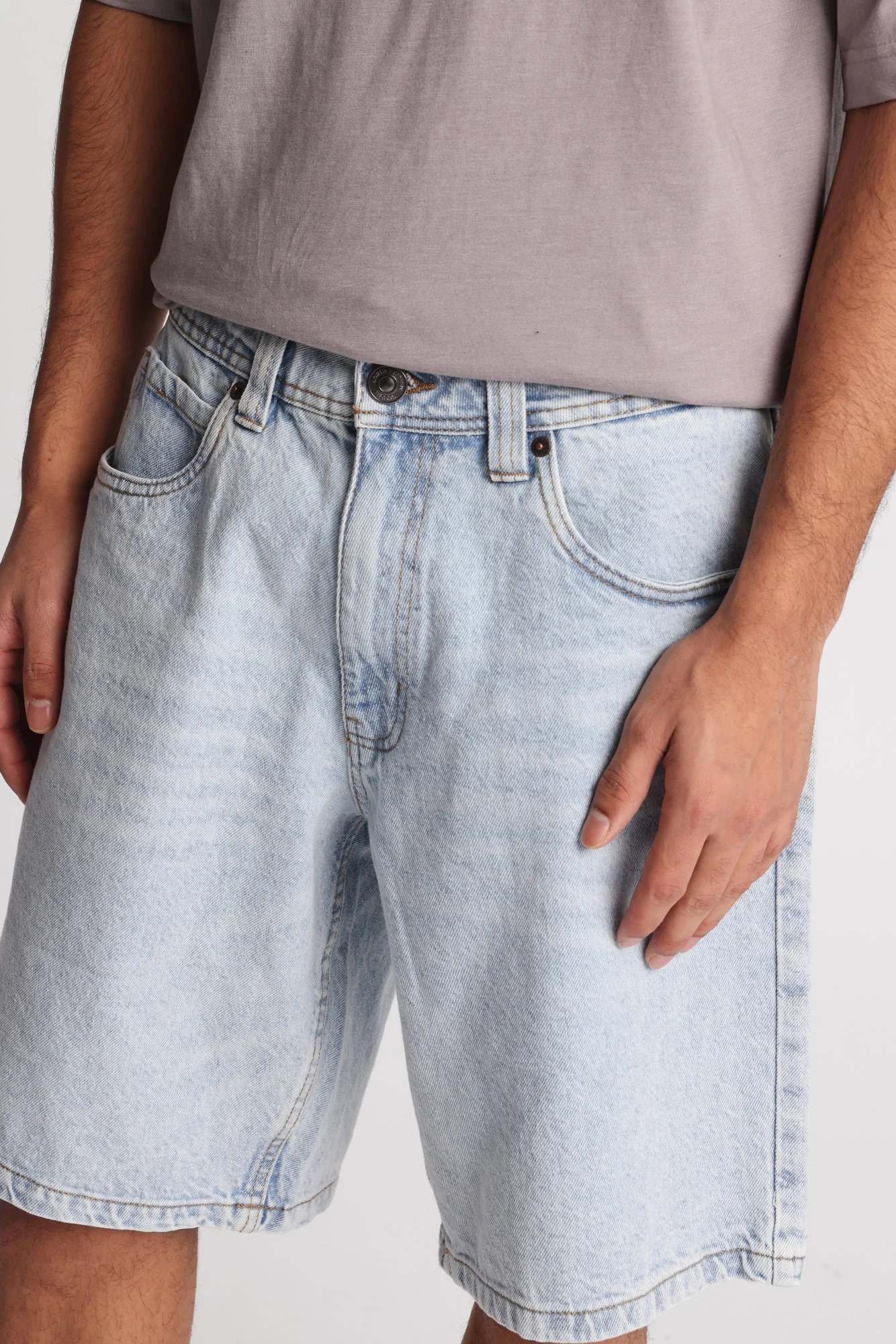 Short en denim ample brodé - Image 3