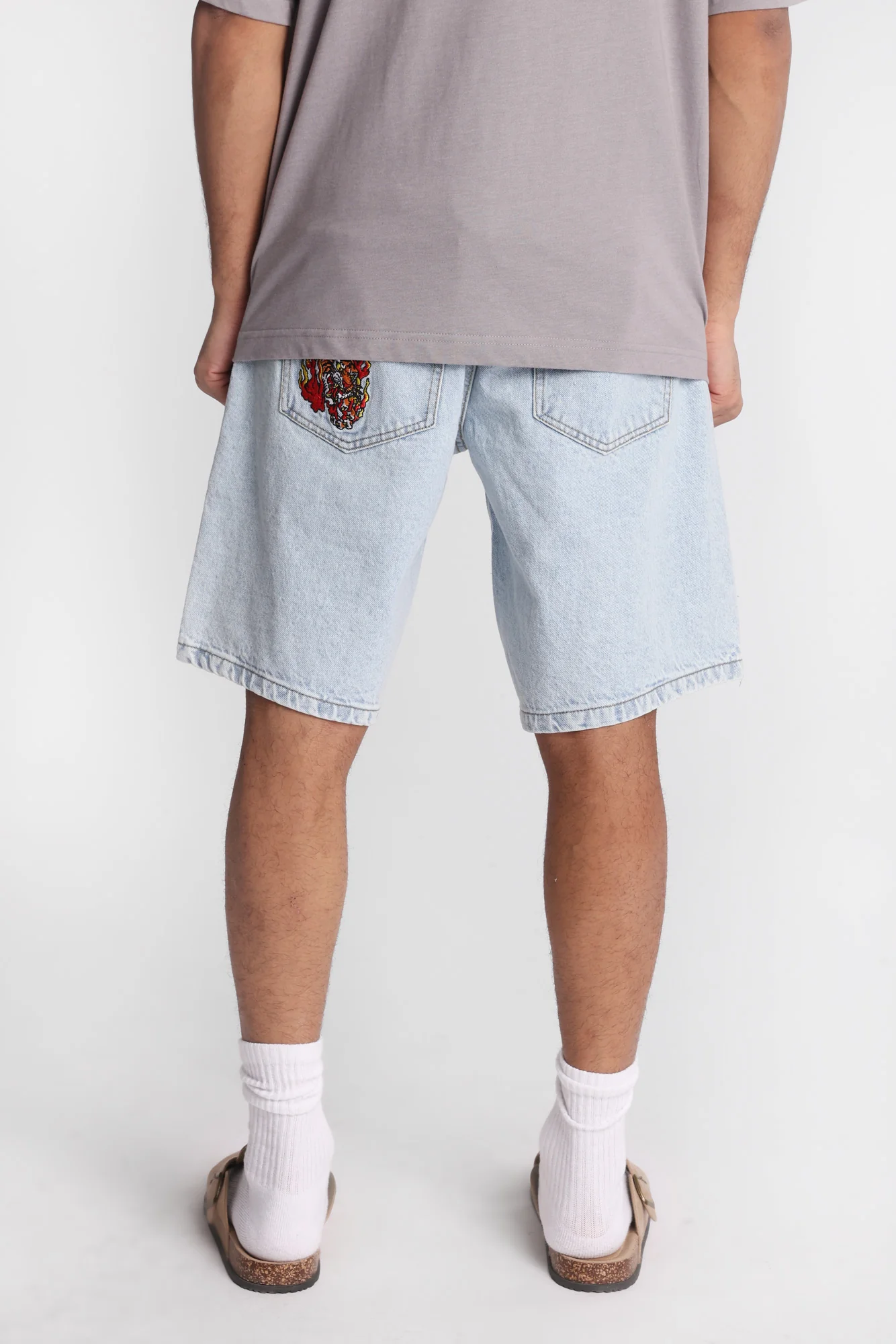 Short en denim ample brodé - Image 4