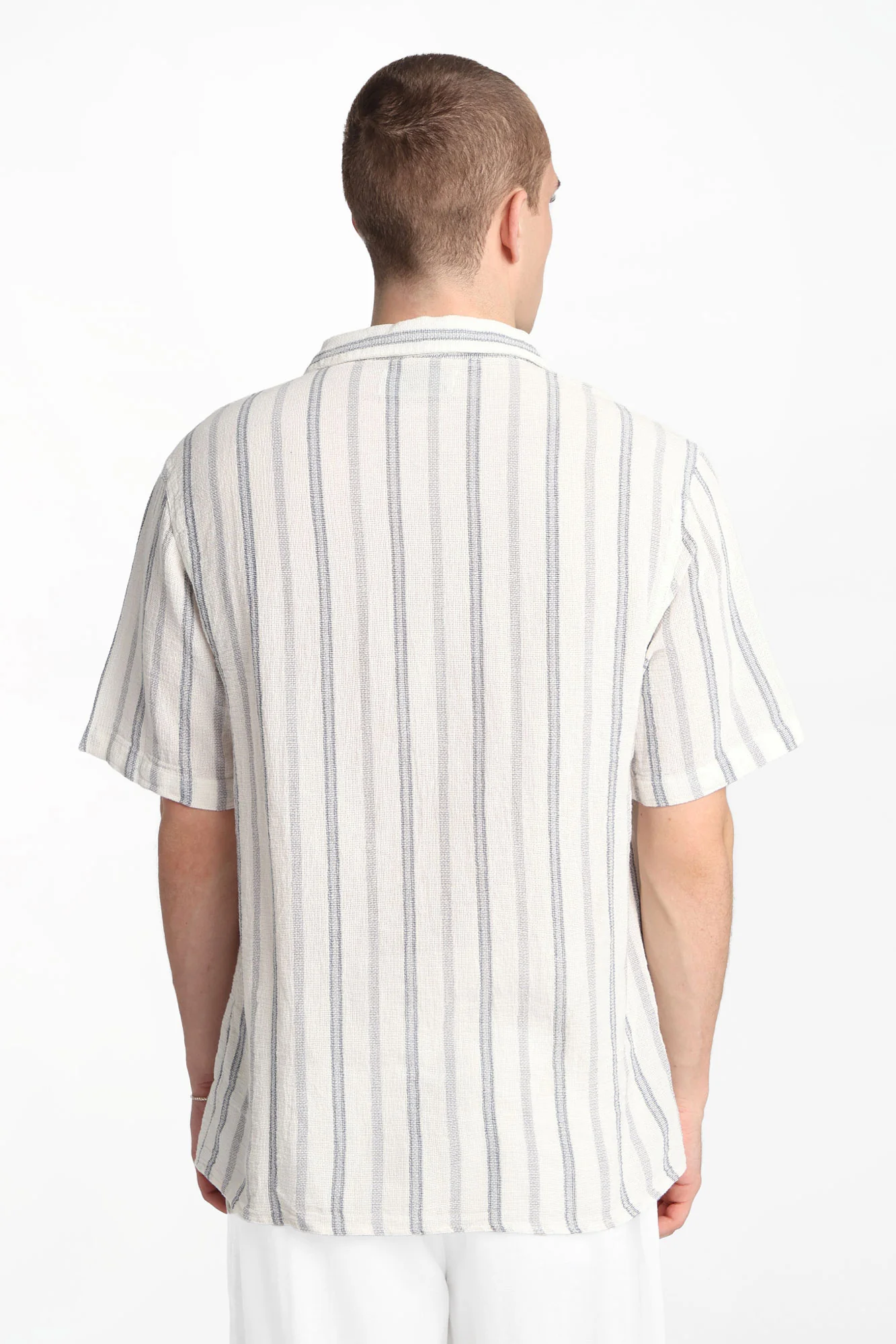 Chemise boutonnée en gaze de coton à rayures - Image 3