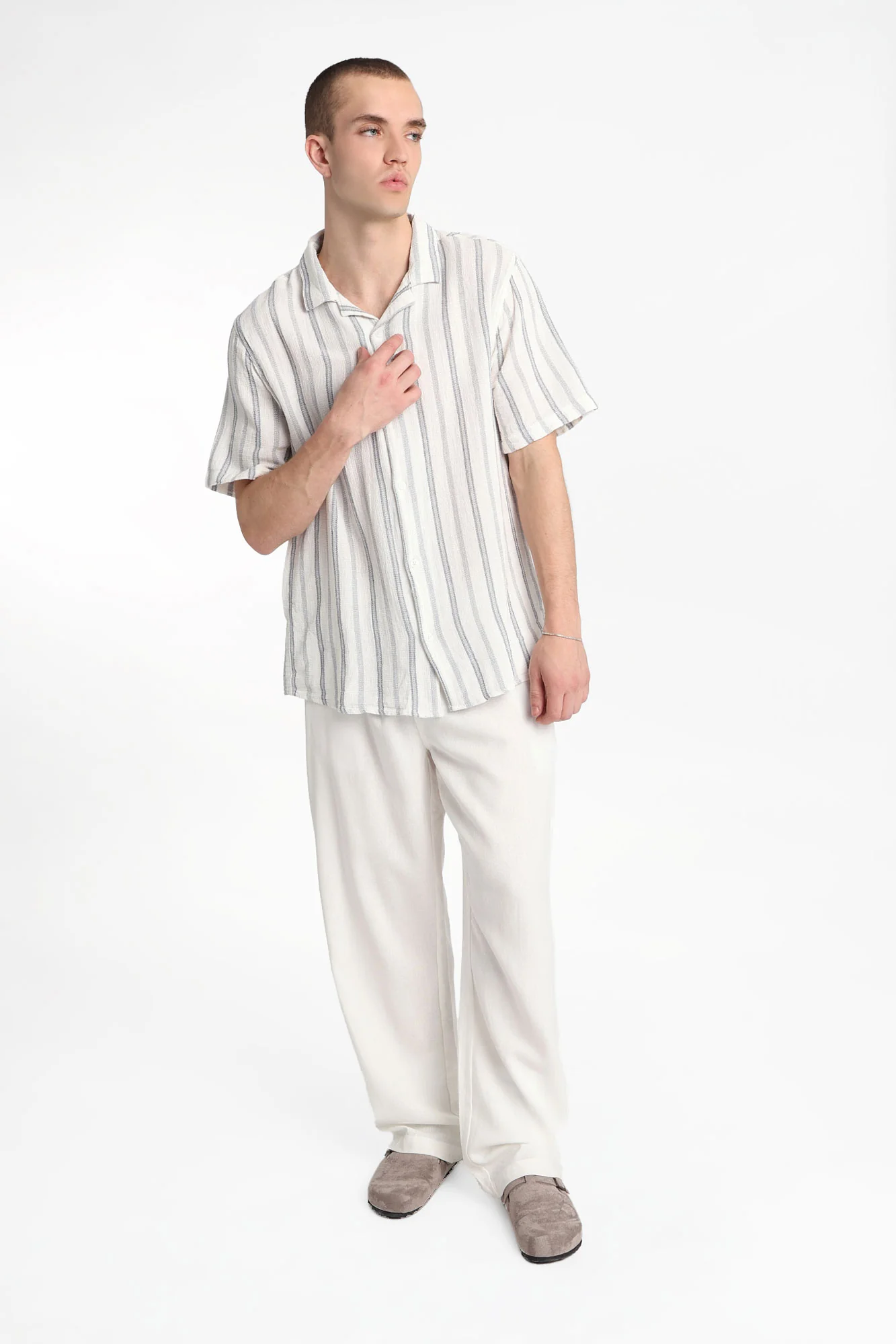 Chemise boutonnée en gaze de coton à rayures - Image 4