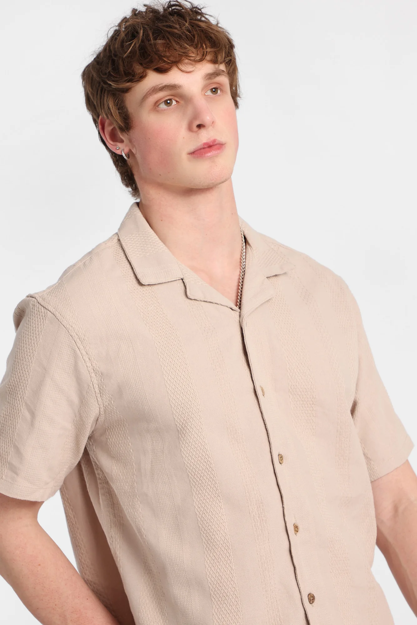 Chemise boutonnée texturée à rayures - Image 10