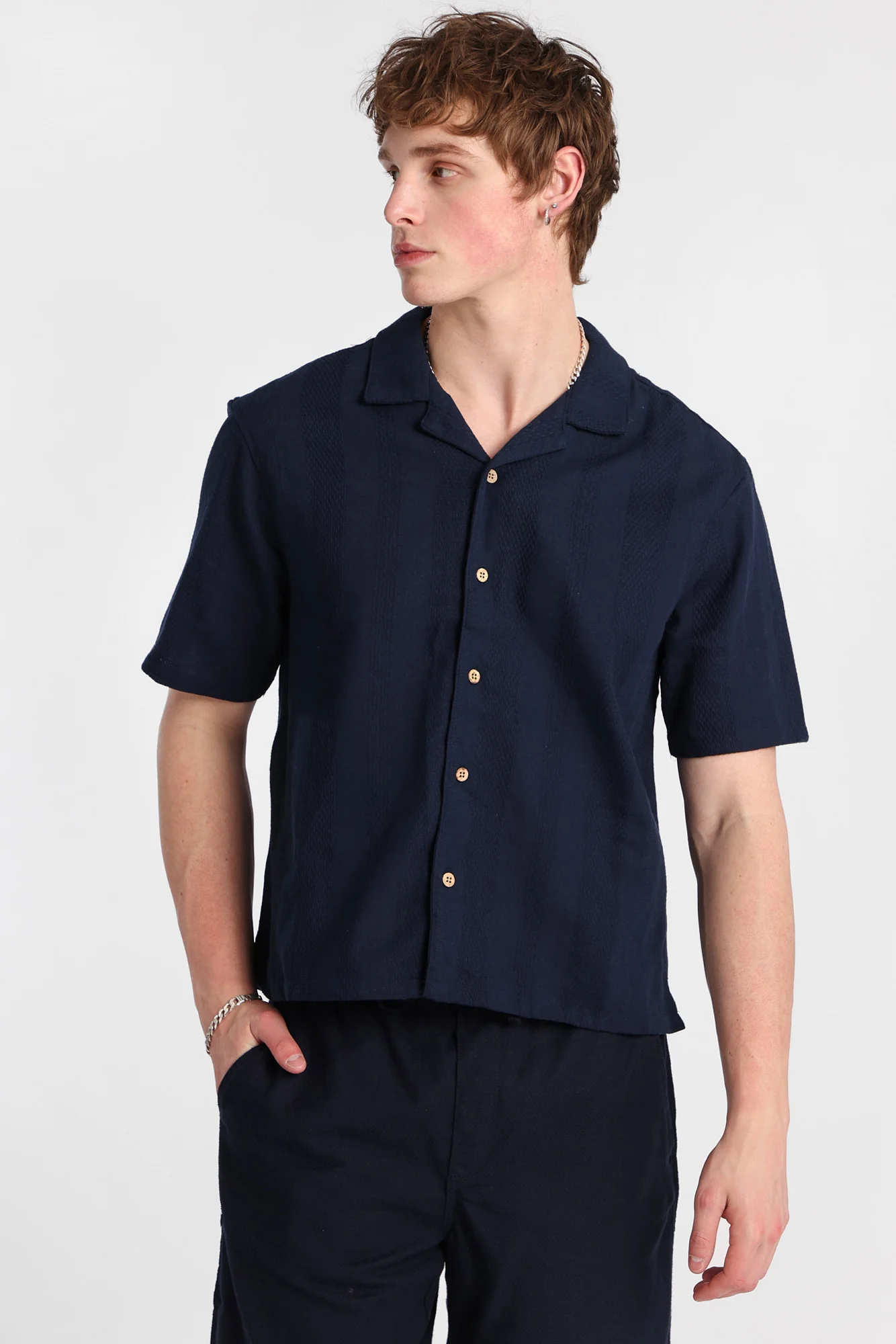 Chemise boutonnée texturée à rayures - Image 13