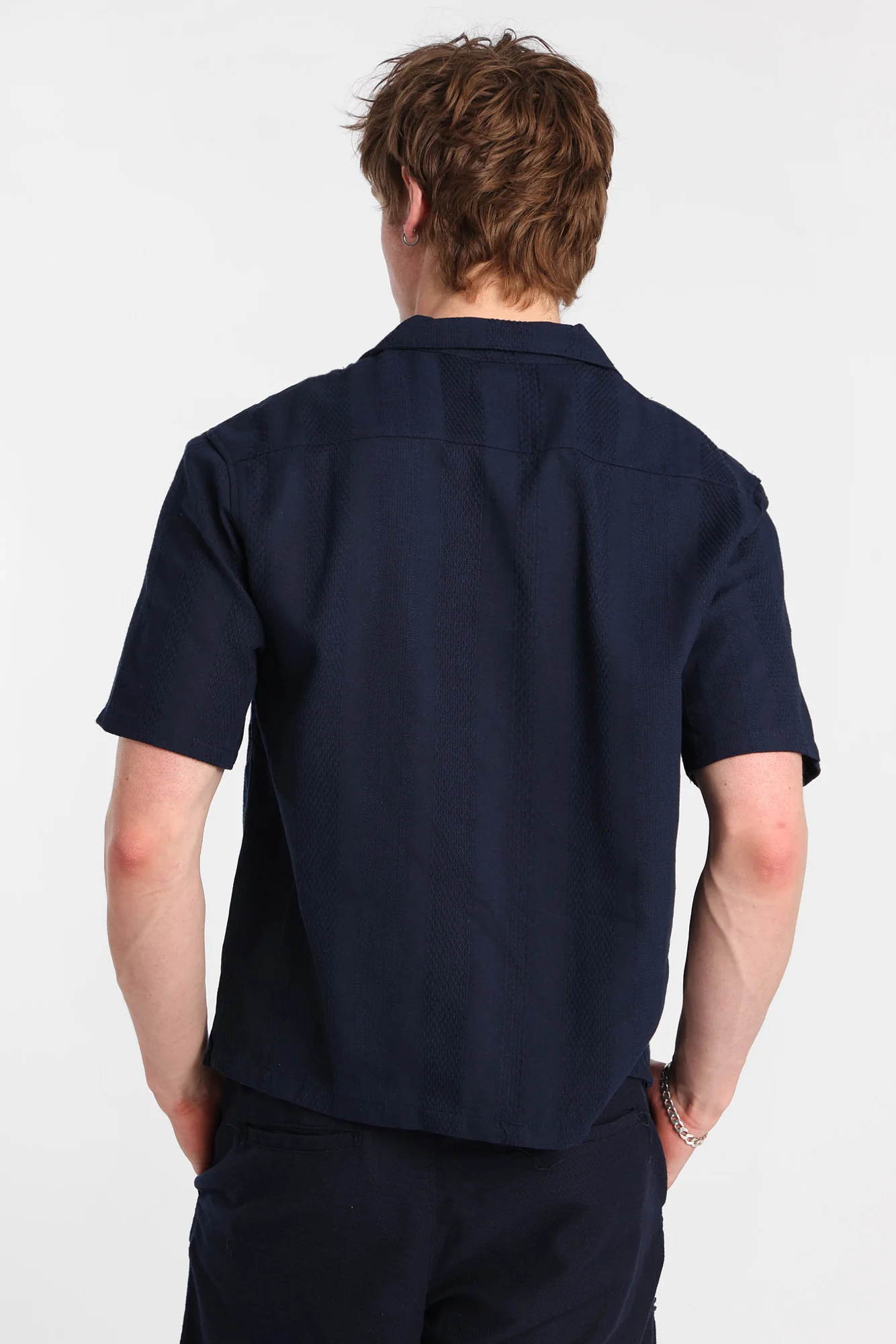 Chemise boutonnée texturée à rayures - Image 15