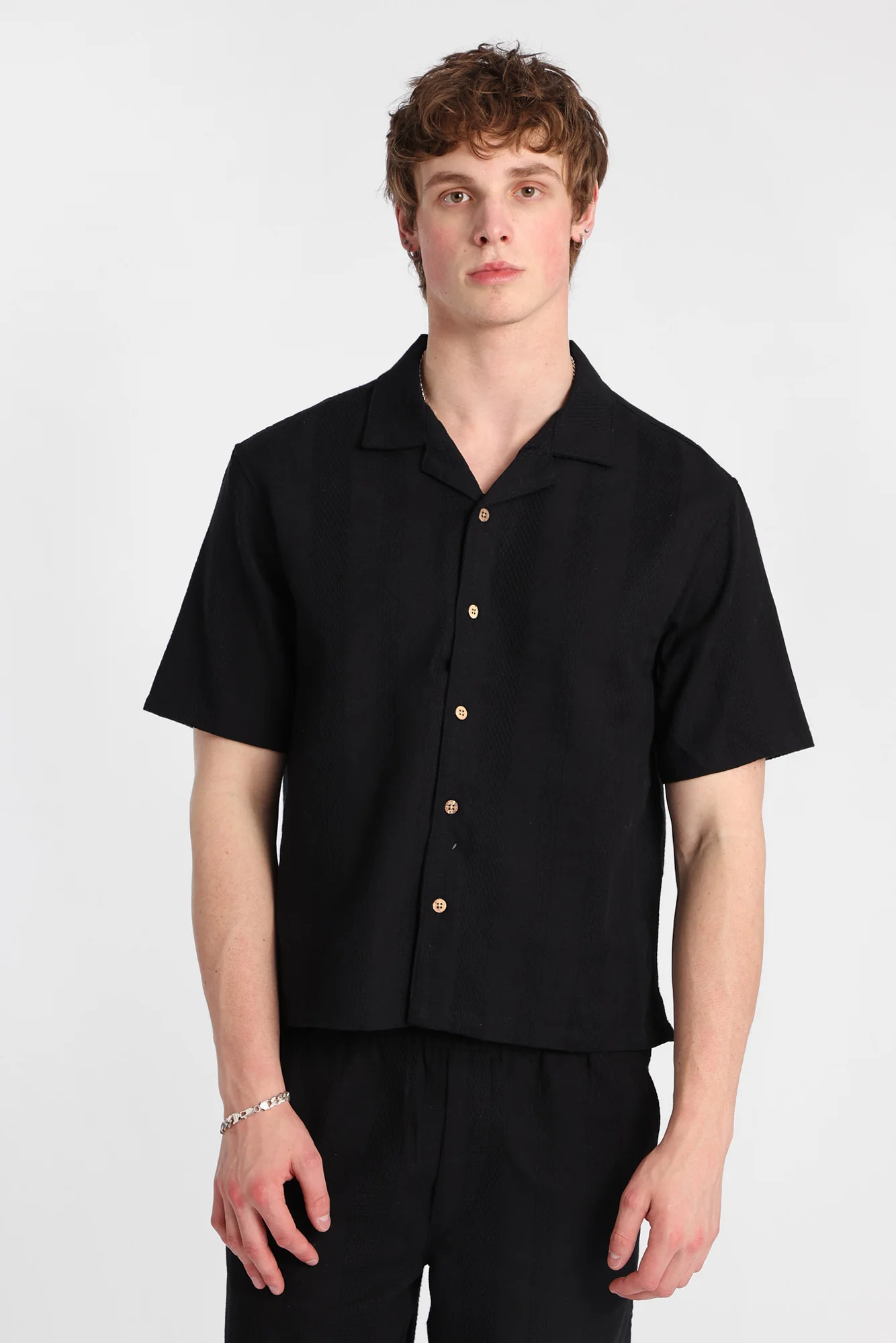 Chemise boutonnée texturée à rayures - Image 2