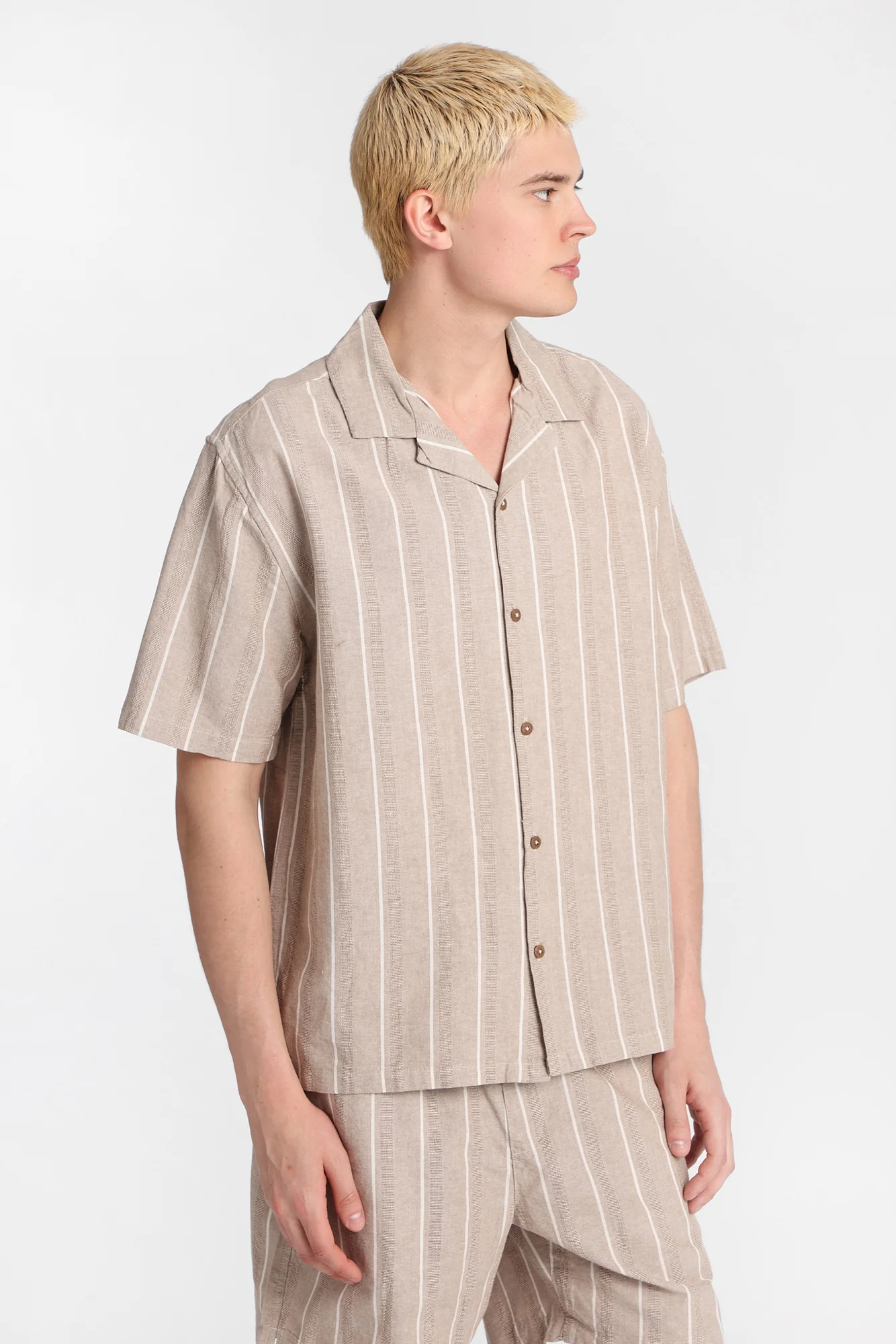 Chemise boutonnée à rayures texturées