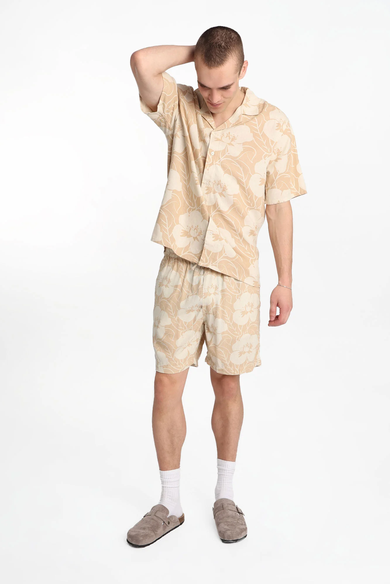 Chemise boutonnée à imprimé floral en mélange de lin - Image 4