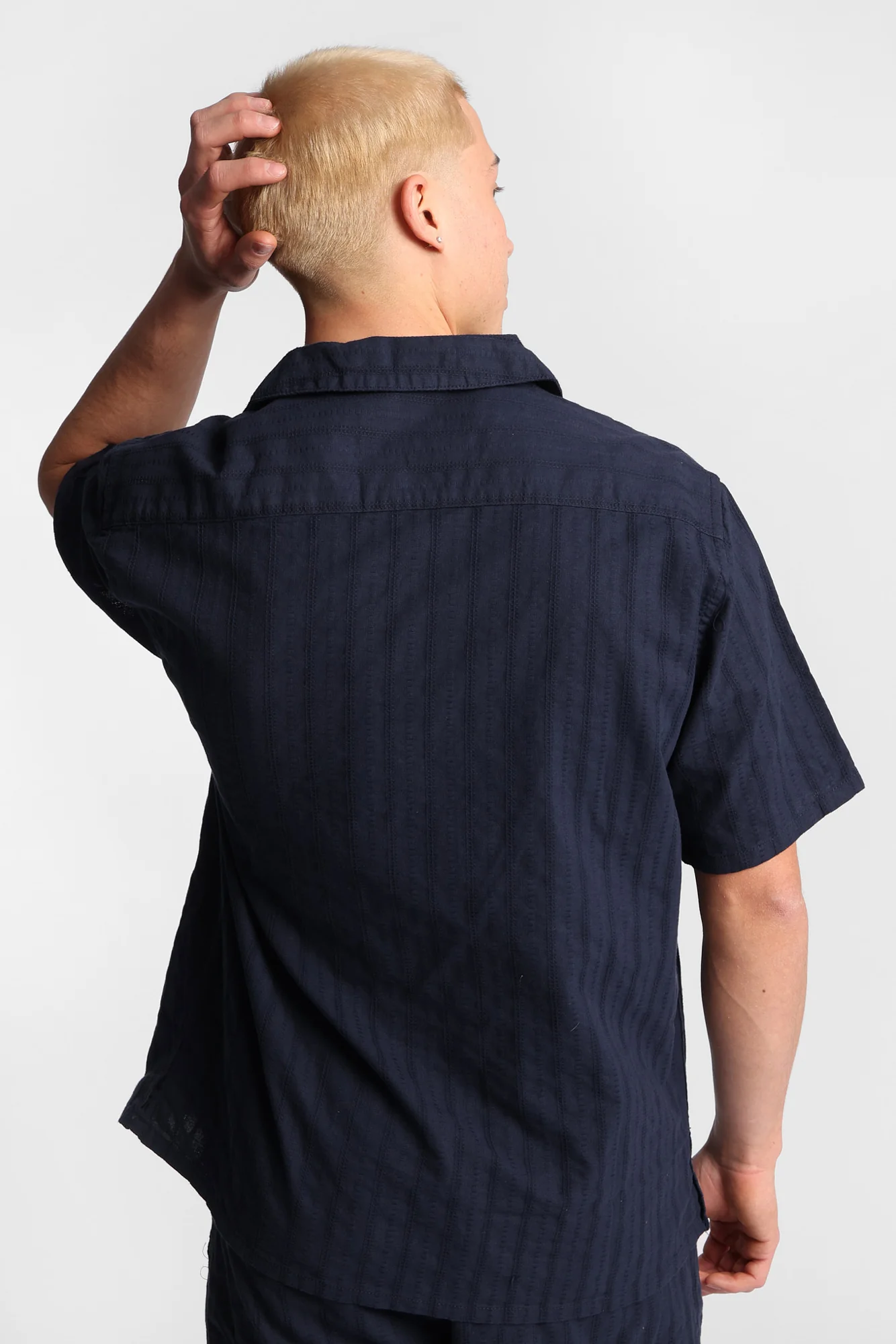 Textured Short Sleeve Button-Up Shirt - Image 11