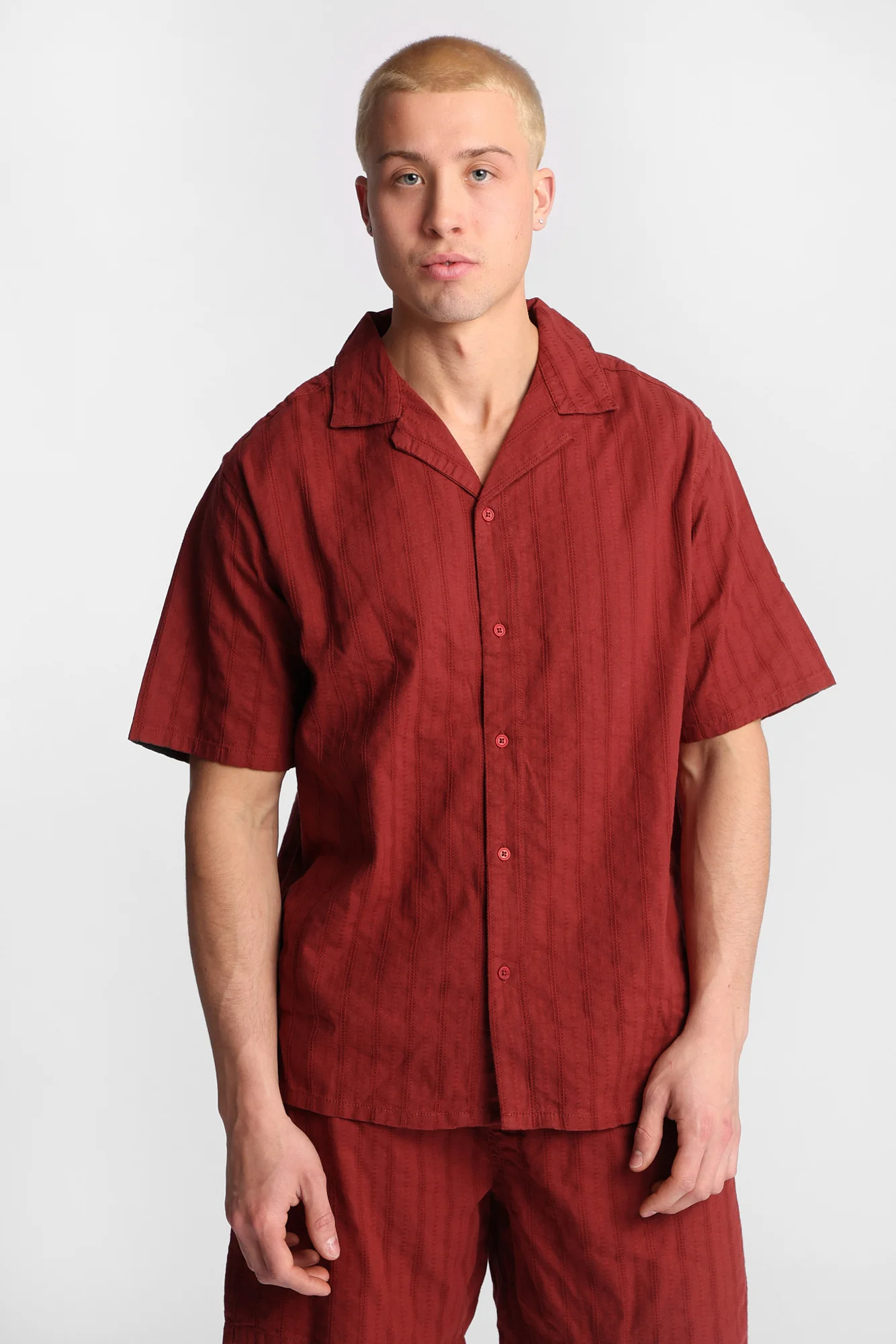Textured Short Sleeve Button-Up Shirt - Image 13