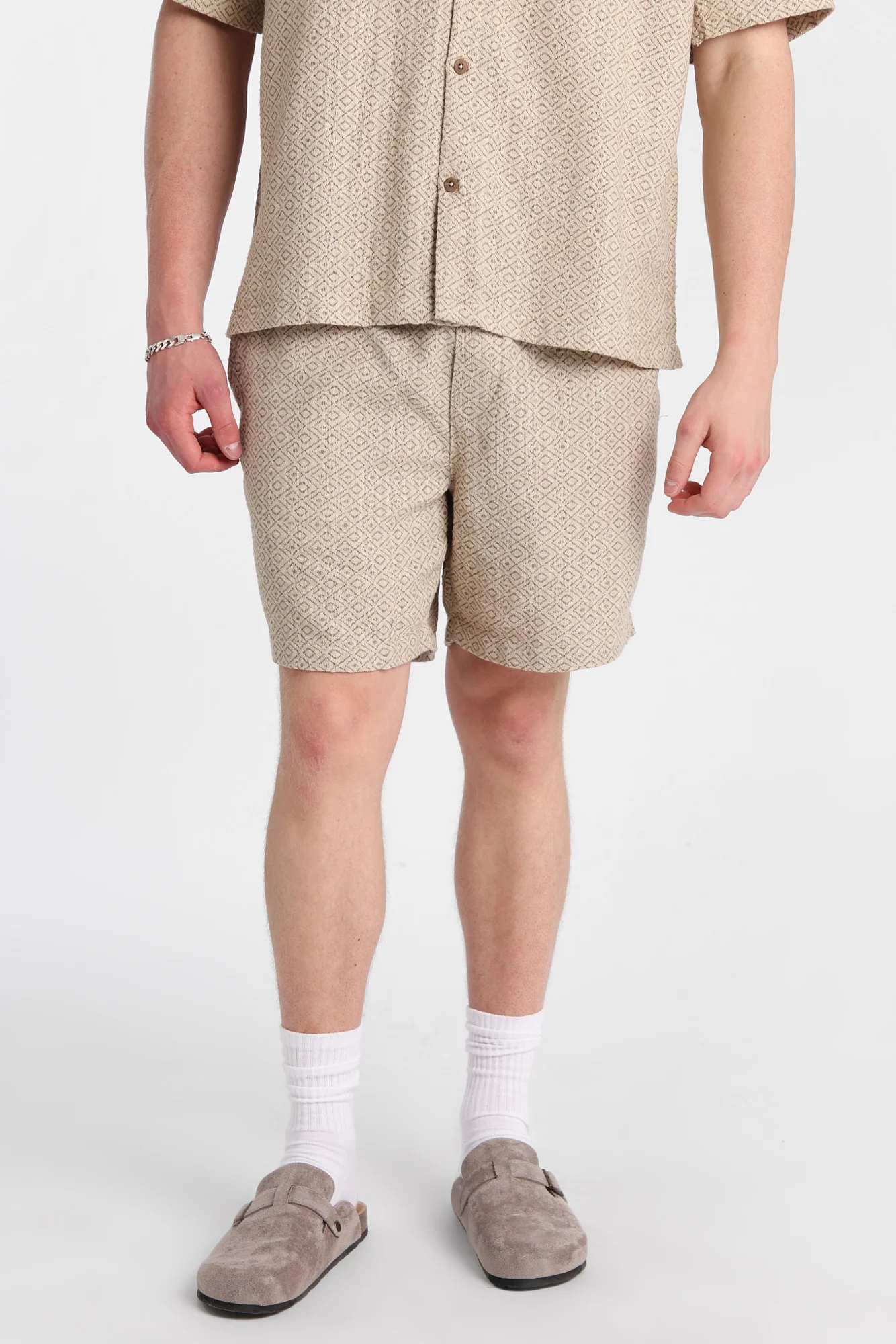 Short texturé à motif géométrique 7 po