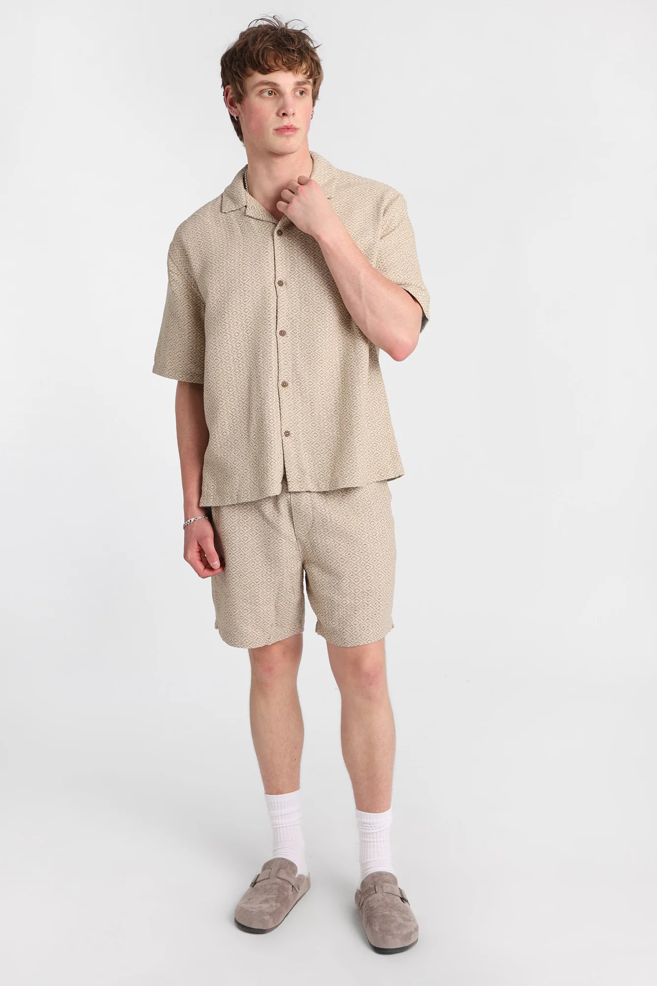 Textured Geometric Shorts 7" - Image 4