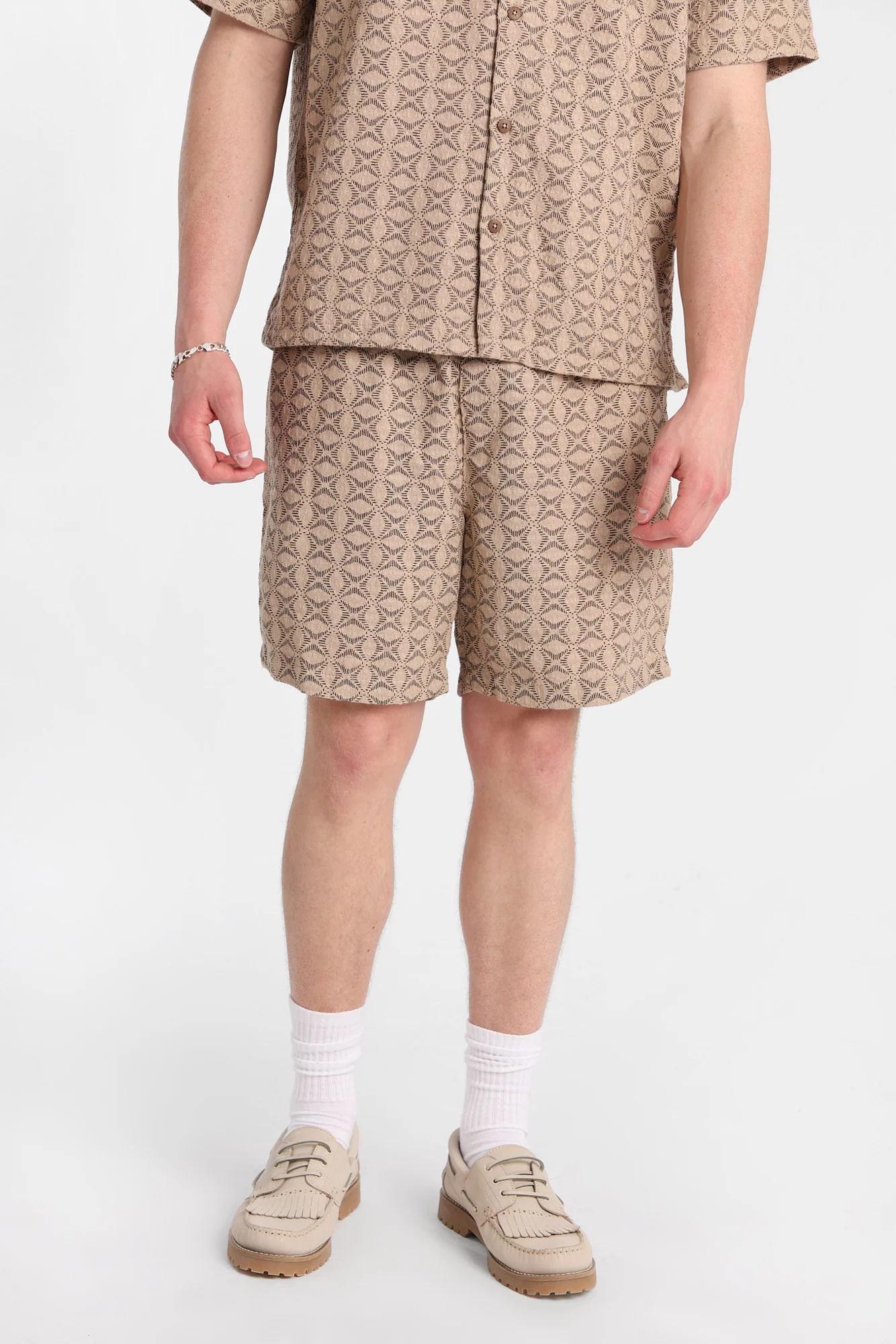Textured Geometric Floral Shorts 7"