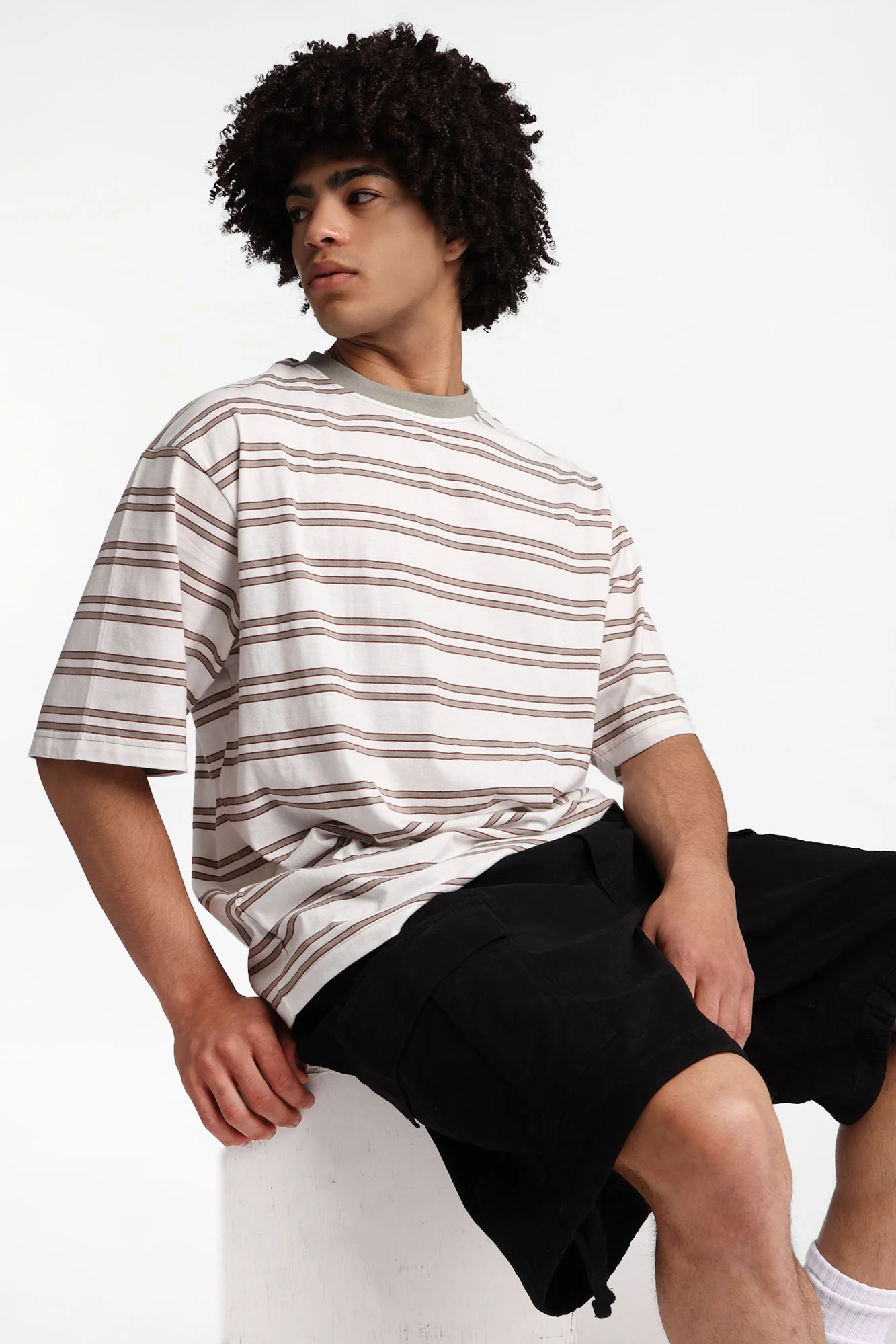 Short ample en sergé à multiples poches - Image 5