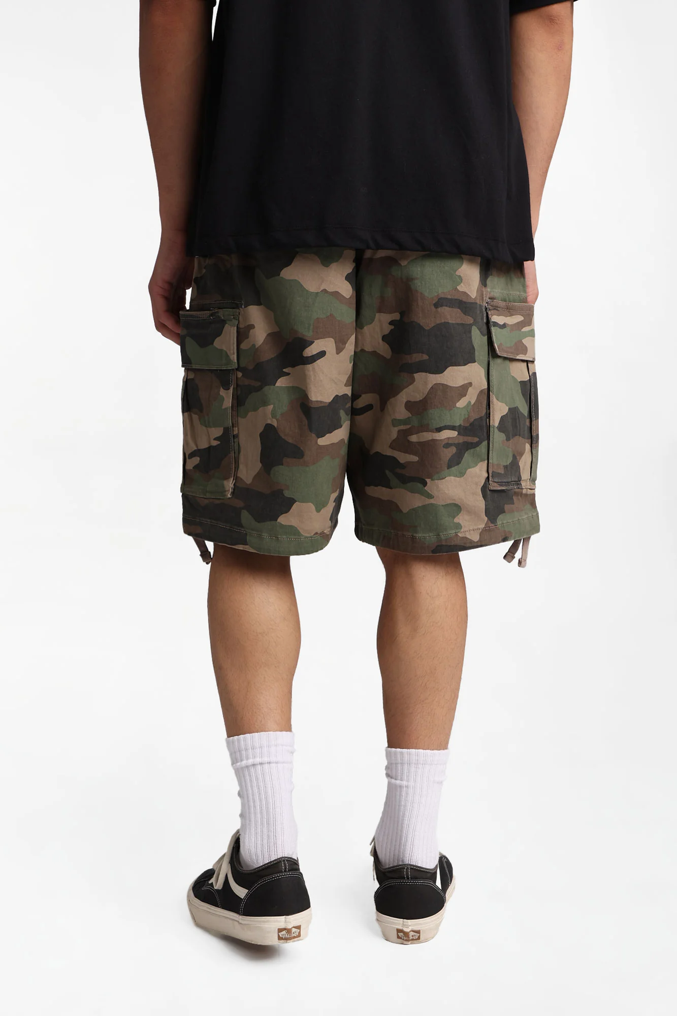 Short ample en sergé à multiples poches - Image 8