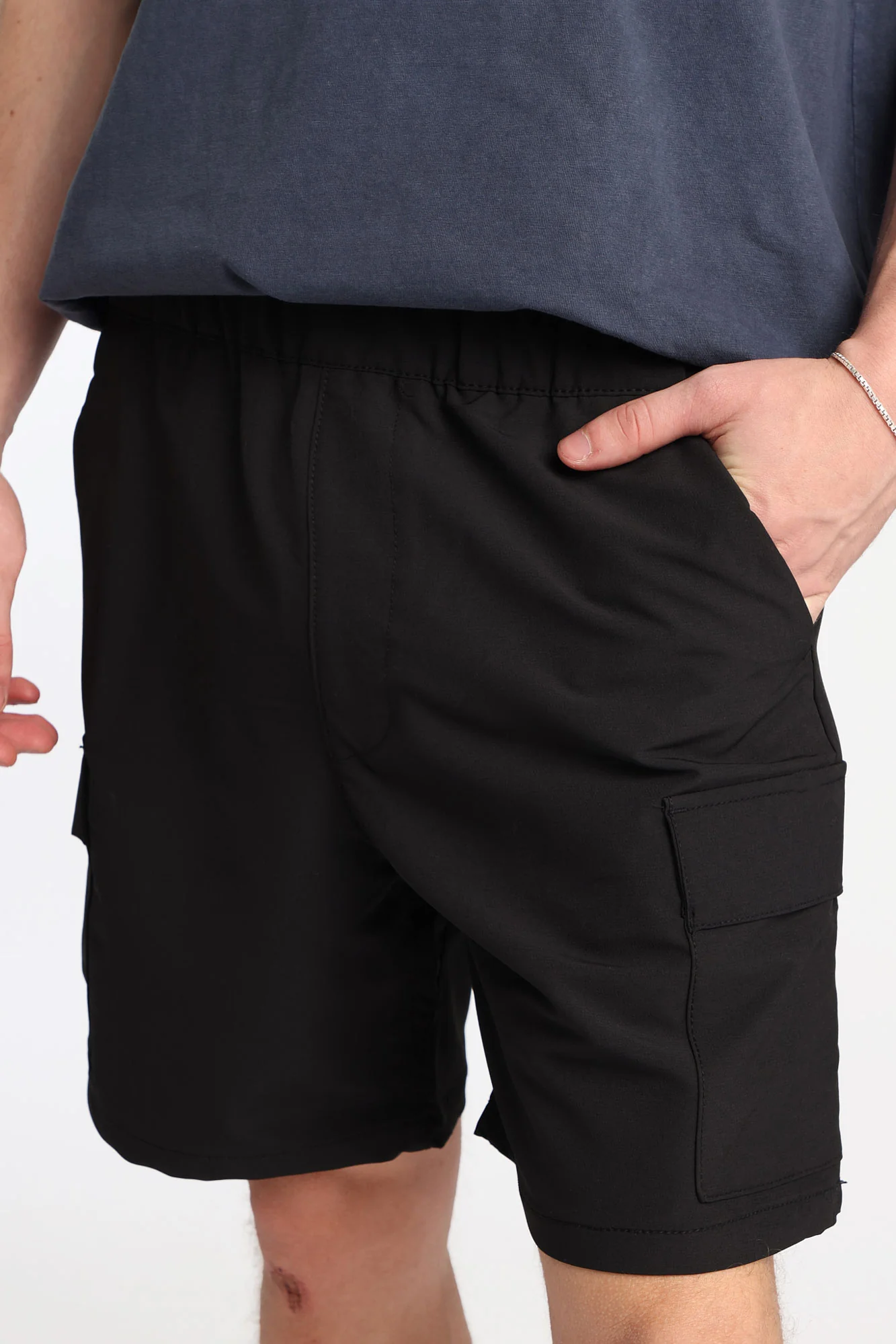 Traveler Cargo Shorts 7" - Image 3