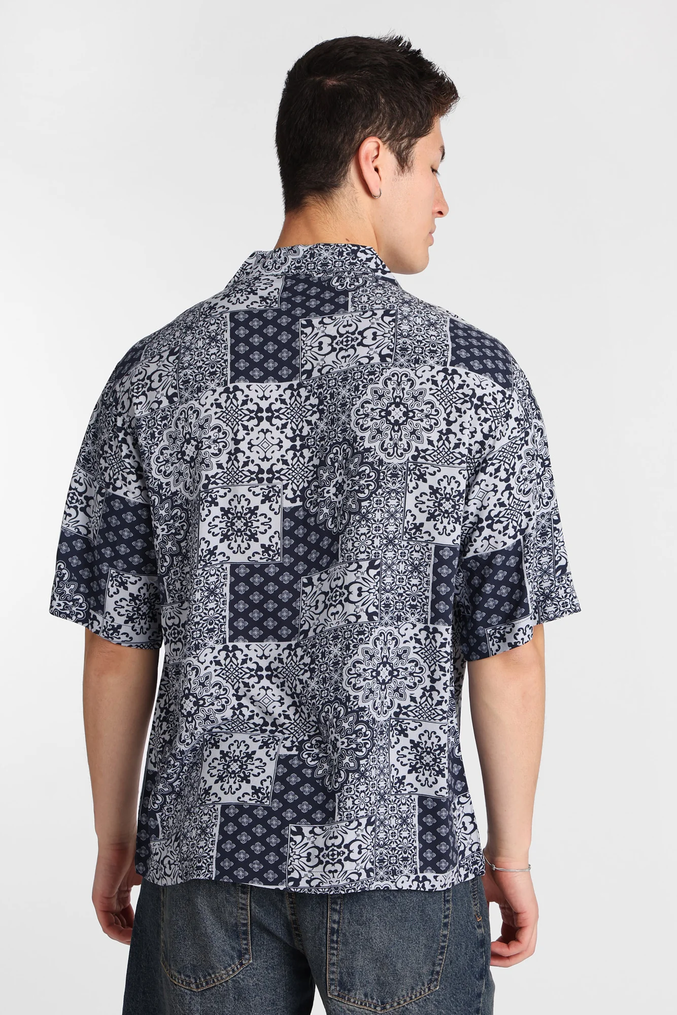 Chemise boutonnée à imprimé bandana - Image 7