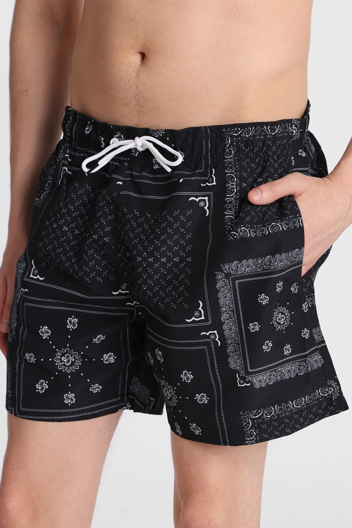 Short de bain à imprimé bandana 5,5 po - Image 2