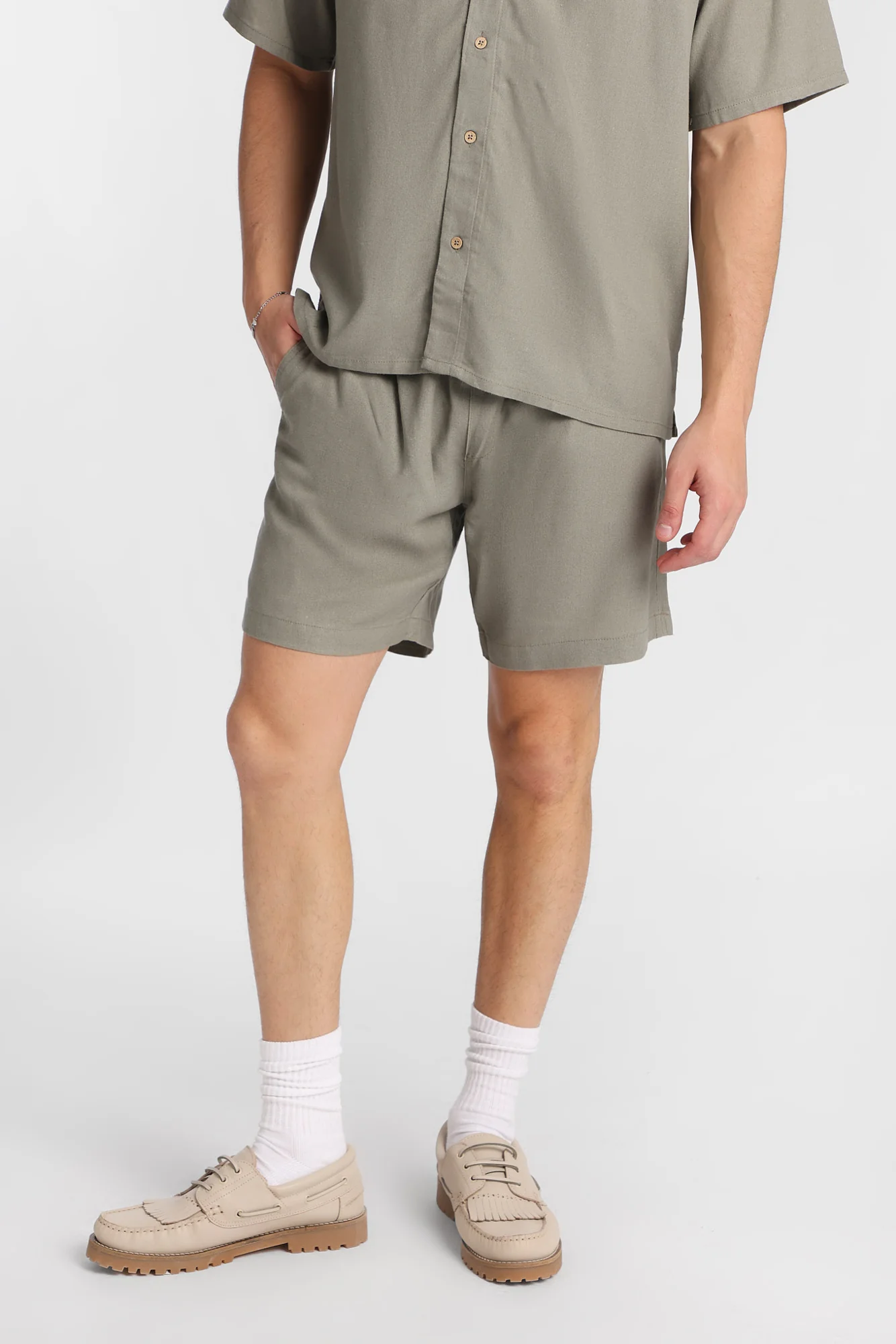 Linen-Blend Shorts 7" - Image 10