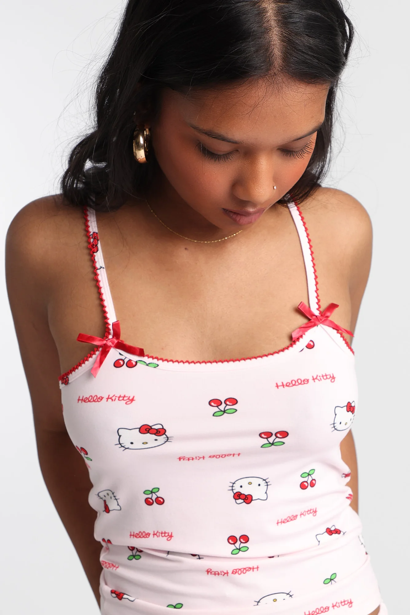 Ensemble camisole et short pyjama imprimé cerises Hello Kitty - Image 3