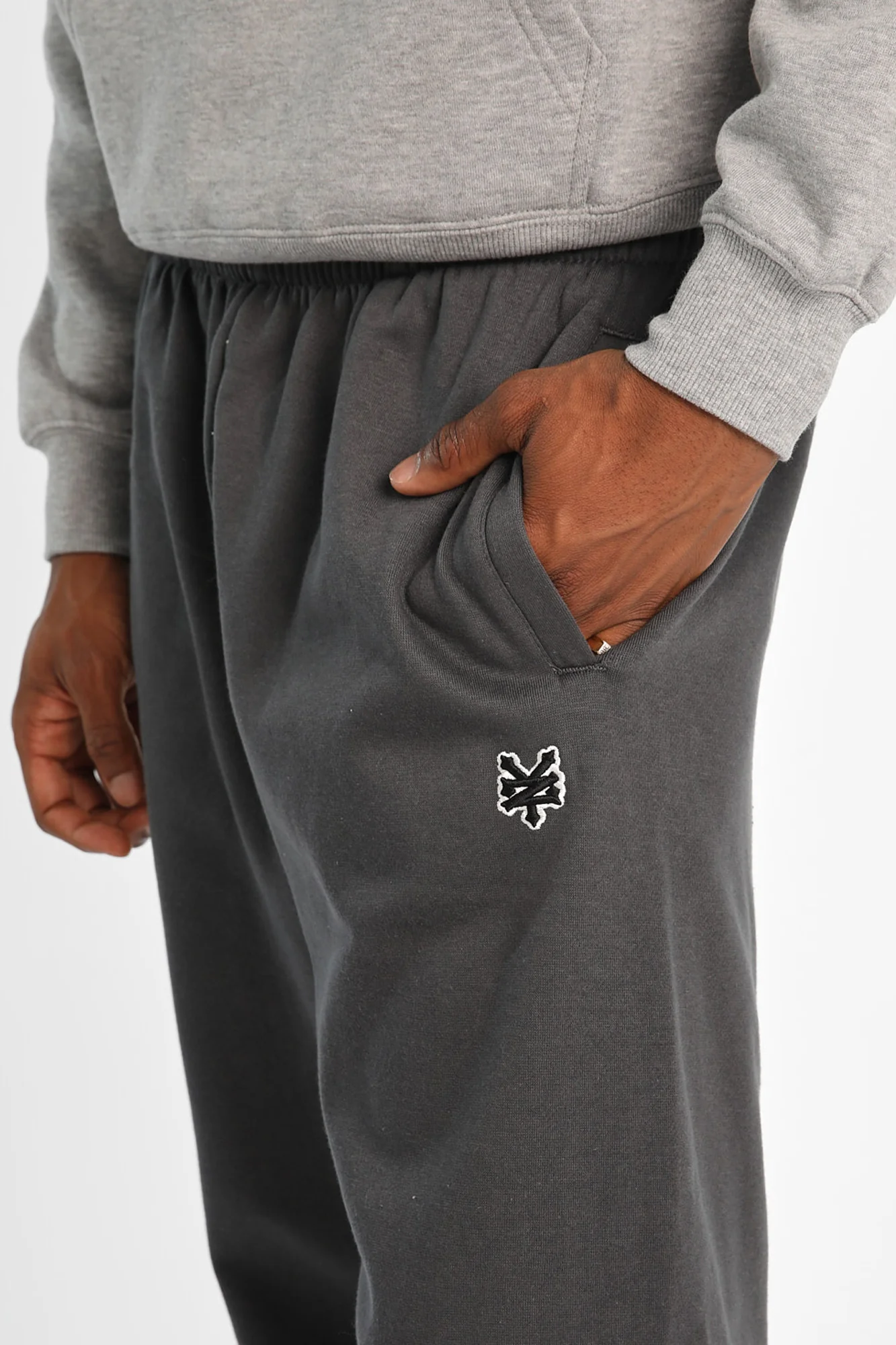 Jogger en molleton logo brodé Zoo York - Image 12