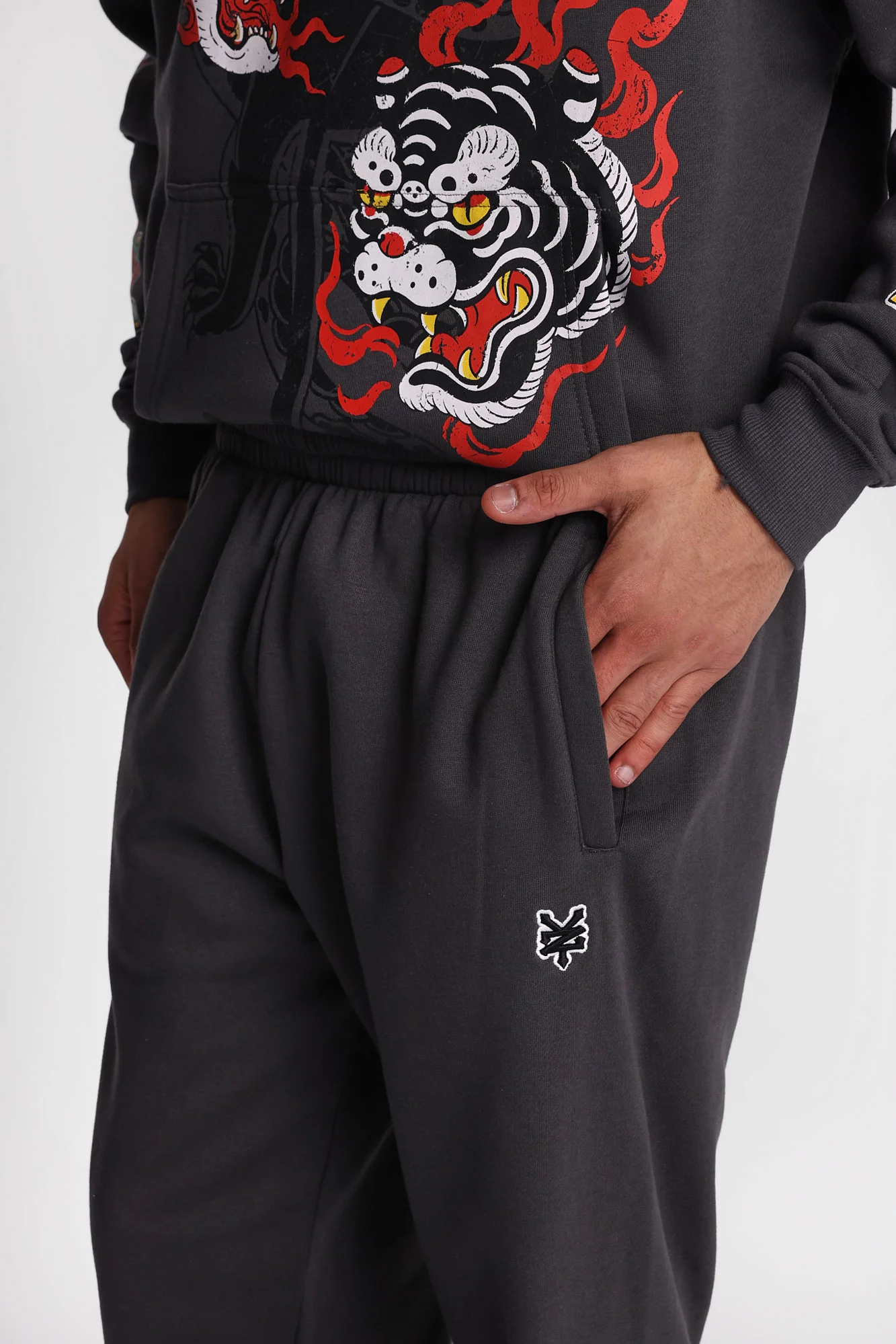 Zoo York Embroidered Logo Sweatpants - Image 11