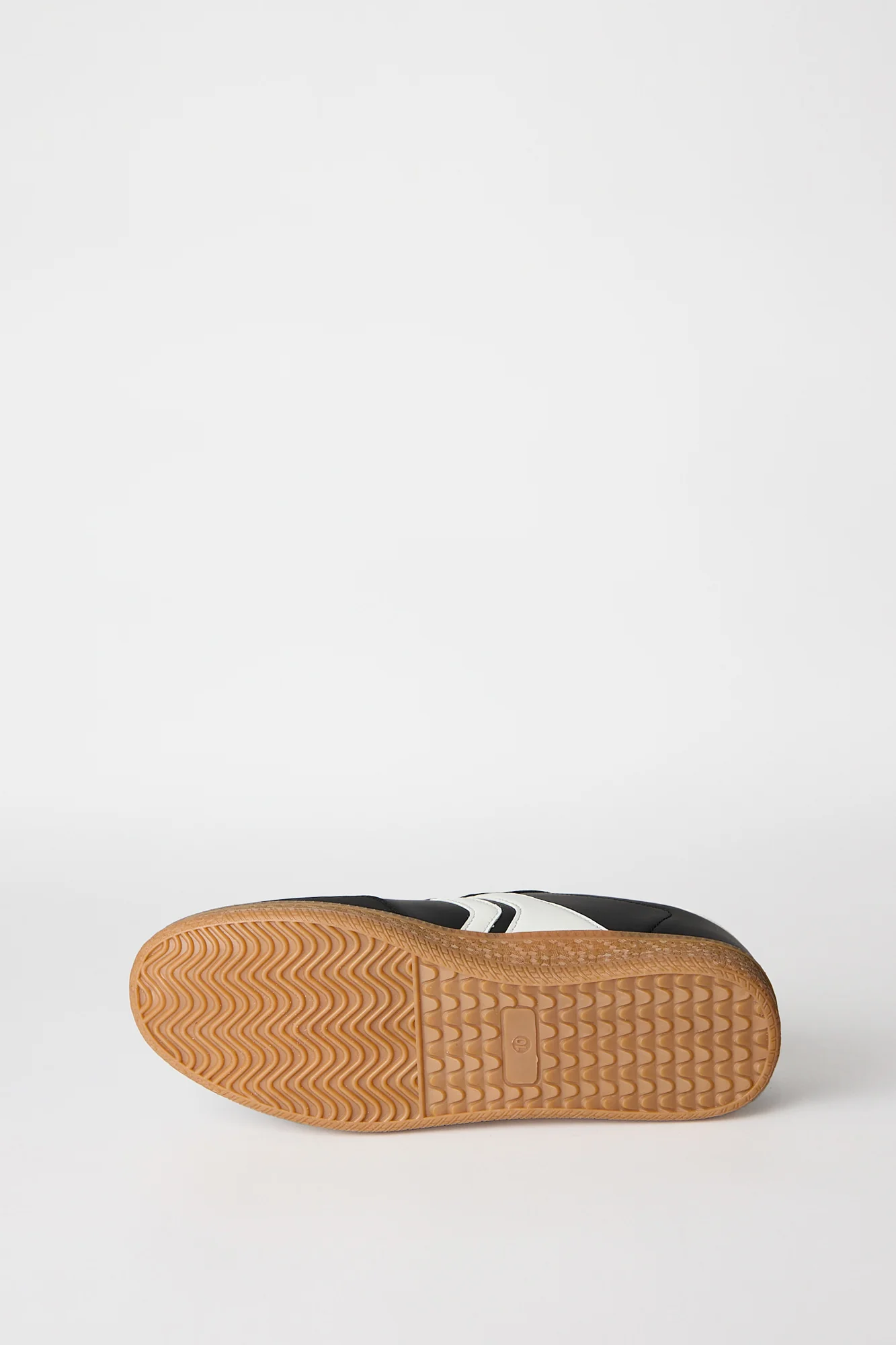 Arsenic Striped Basic Shoes - Image 11