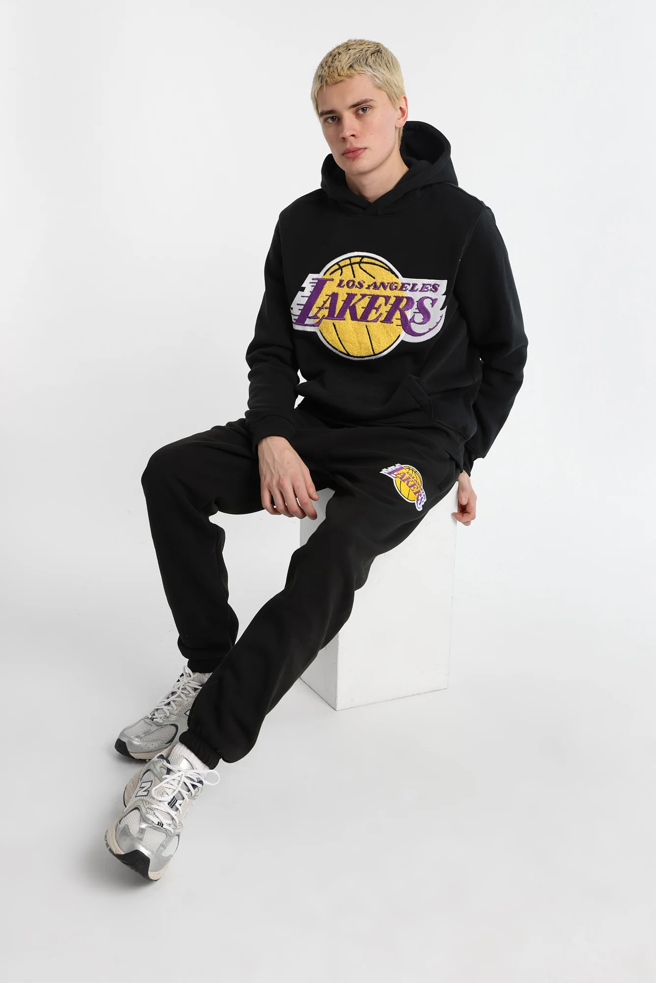 Los Angeles Lakers Embroidered Sweatpants - Image 5