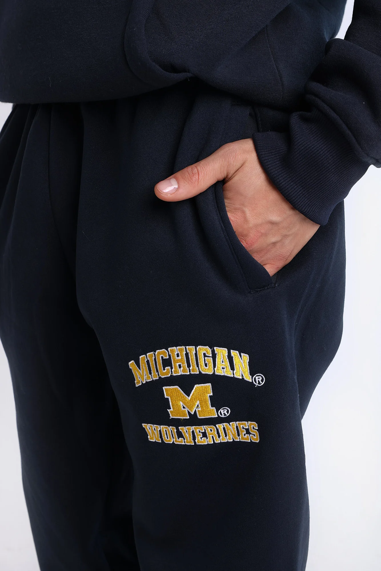 Jogger en molleton marine brodé Michigan Wolverines - Image 2