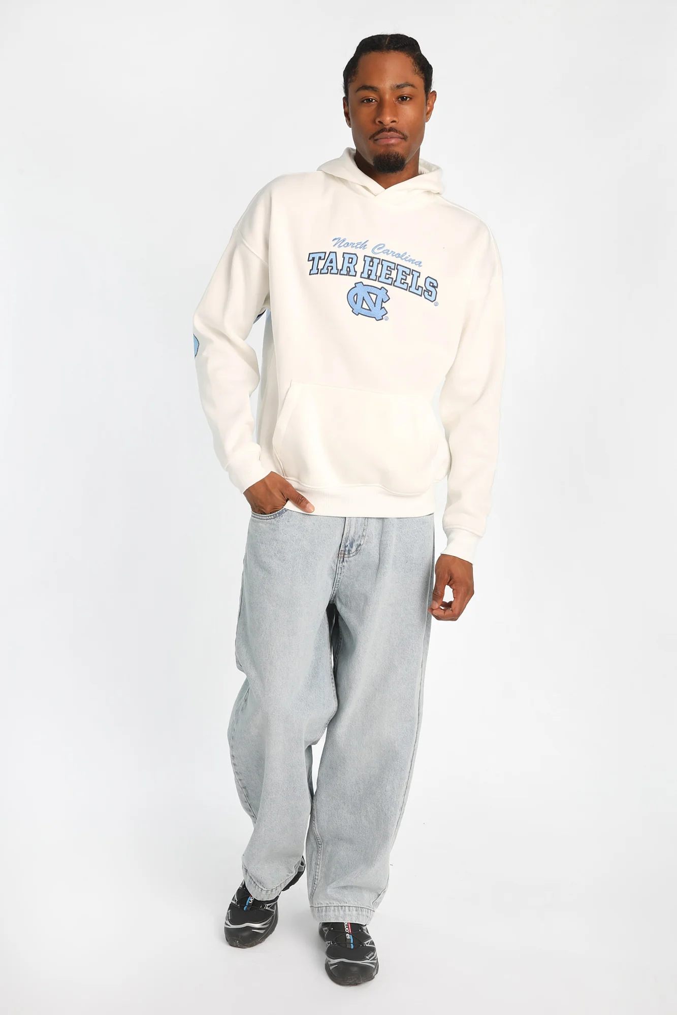 Haut à capuchon imprimé au dos University of North Carolina Tar Heels - Image 3