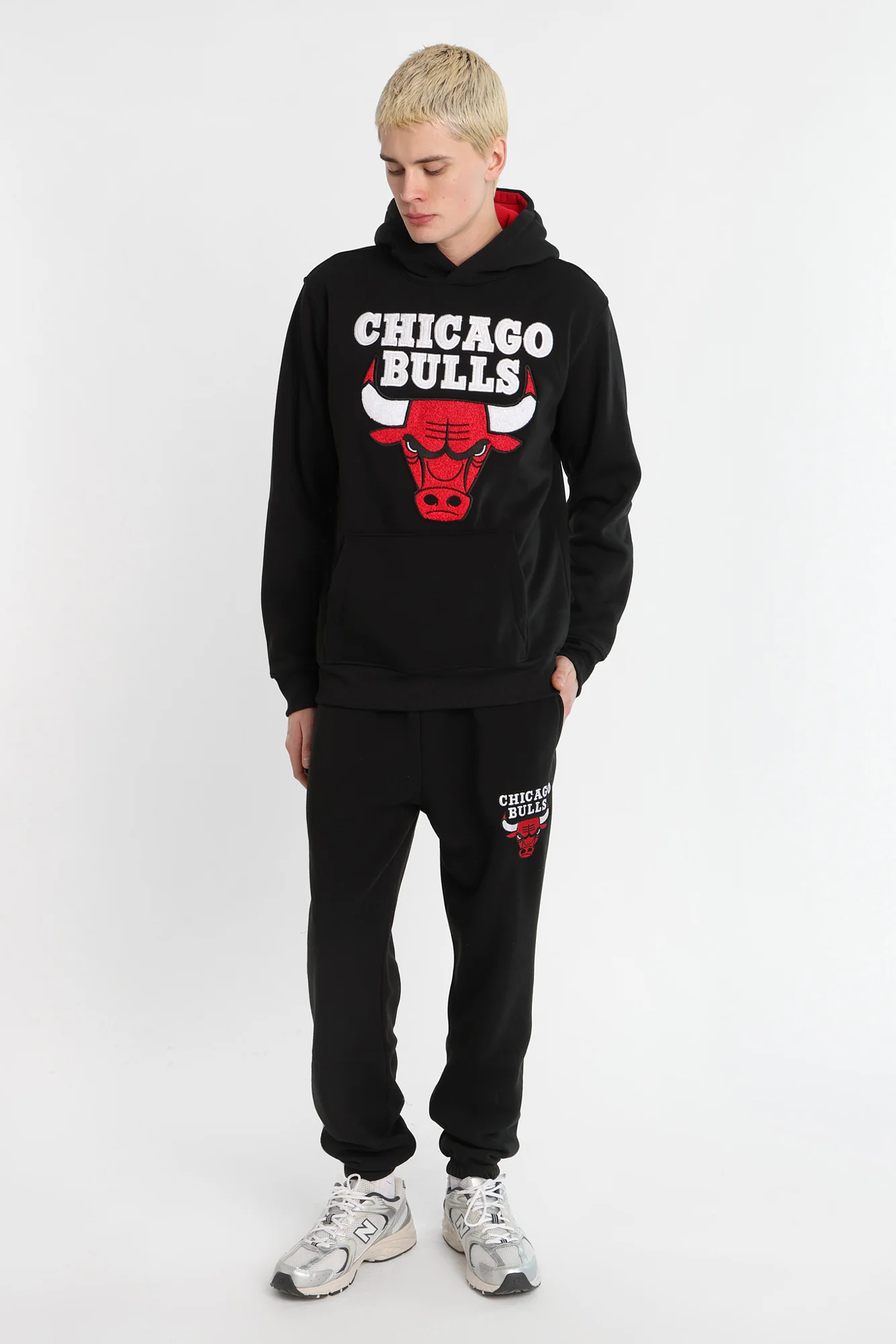 Haut à capuchon à contraste logo chenille Chicago Bulls - Image 4