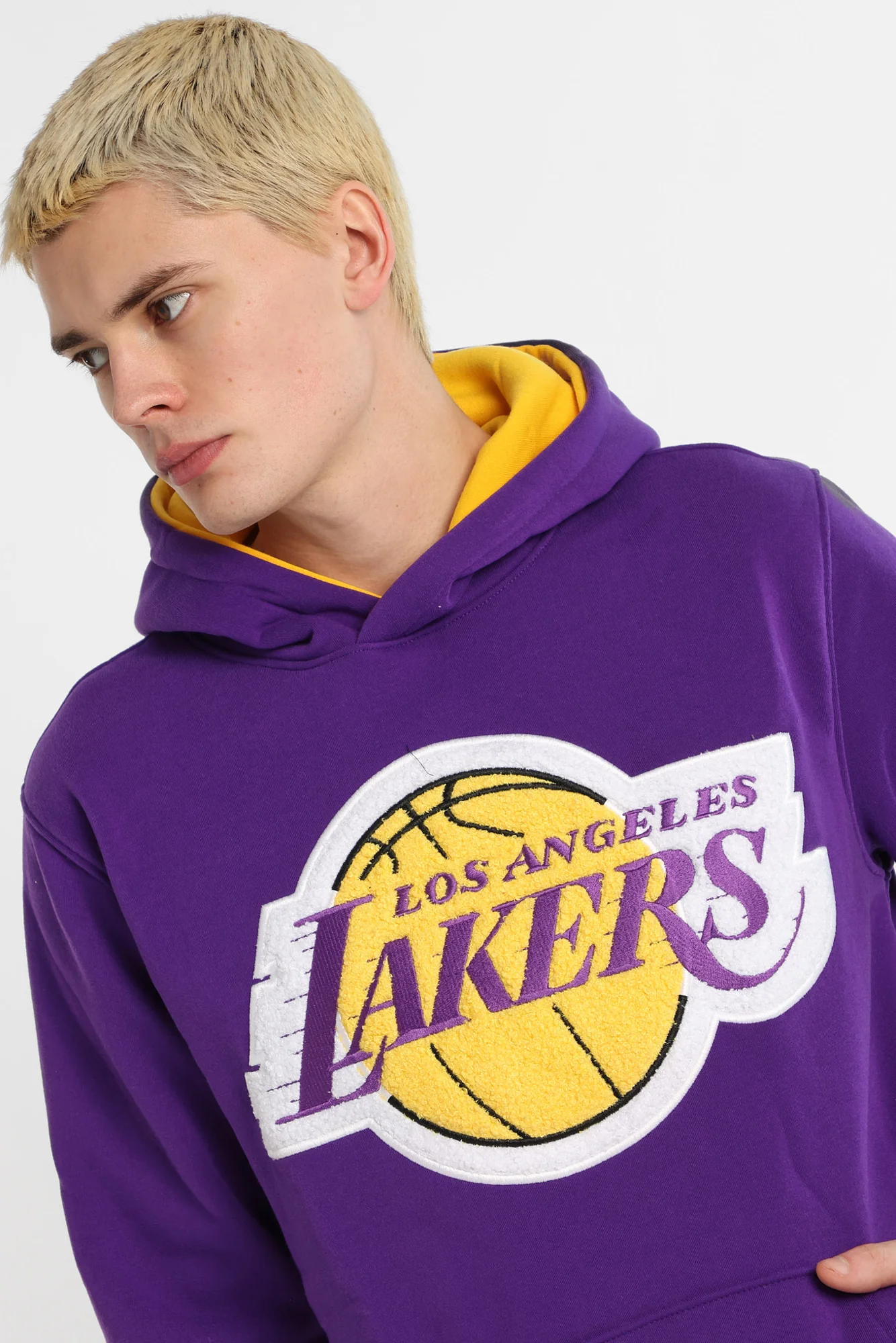 Haut à capuchon à contraste logo chenille Los Angeles Lakers - Image 2