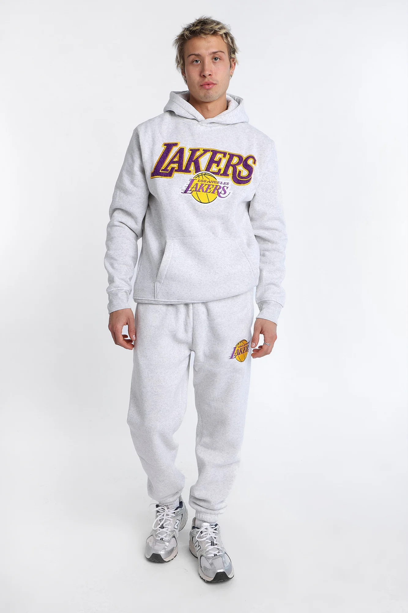 Los Angeles Lakers Chenille Logo Hoodie - Image 4