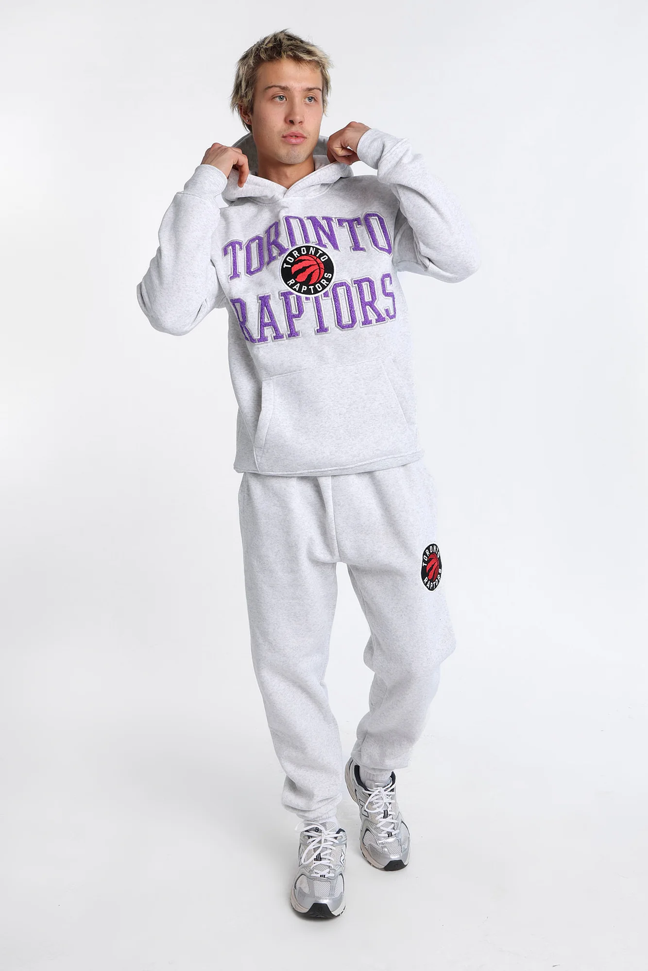 Haut à capuchon logo chenille Toronto Raptors - Image 4