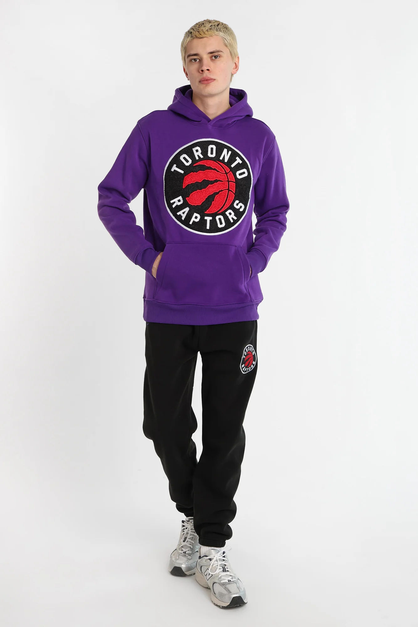 Haut à capuchon logo chenille Toronto Raptors - Image 4