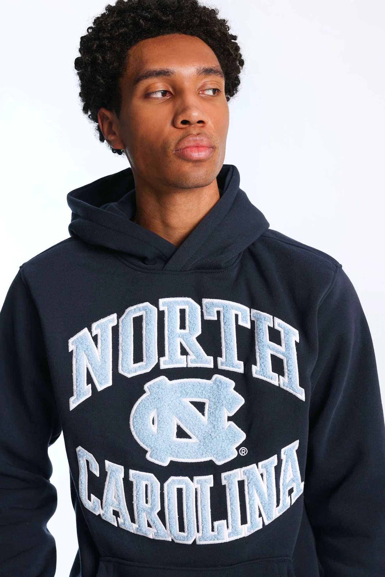 Haut à capuchon logo chenille University of North Carolina - Image 2