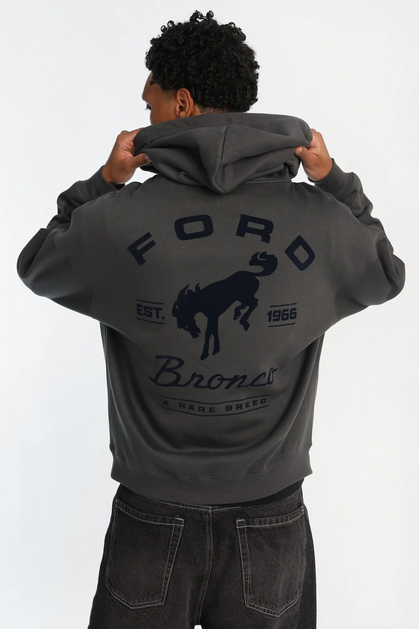 Haut à capuchon Ford Bronco brodé - Image 3