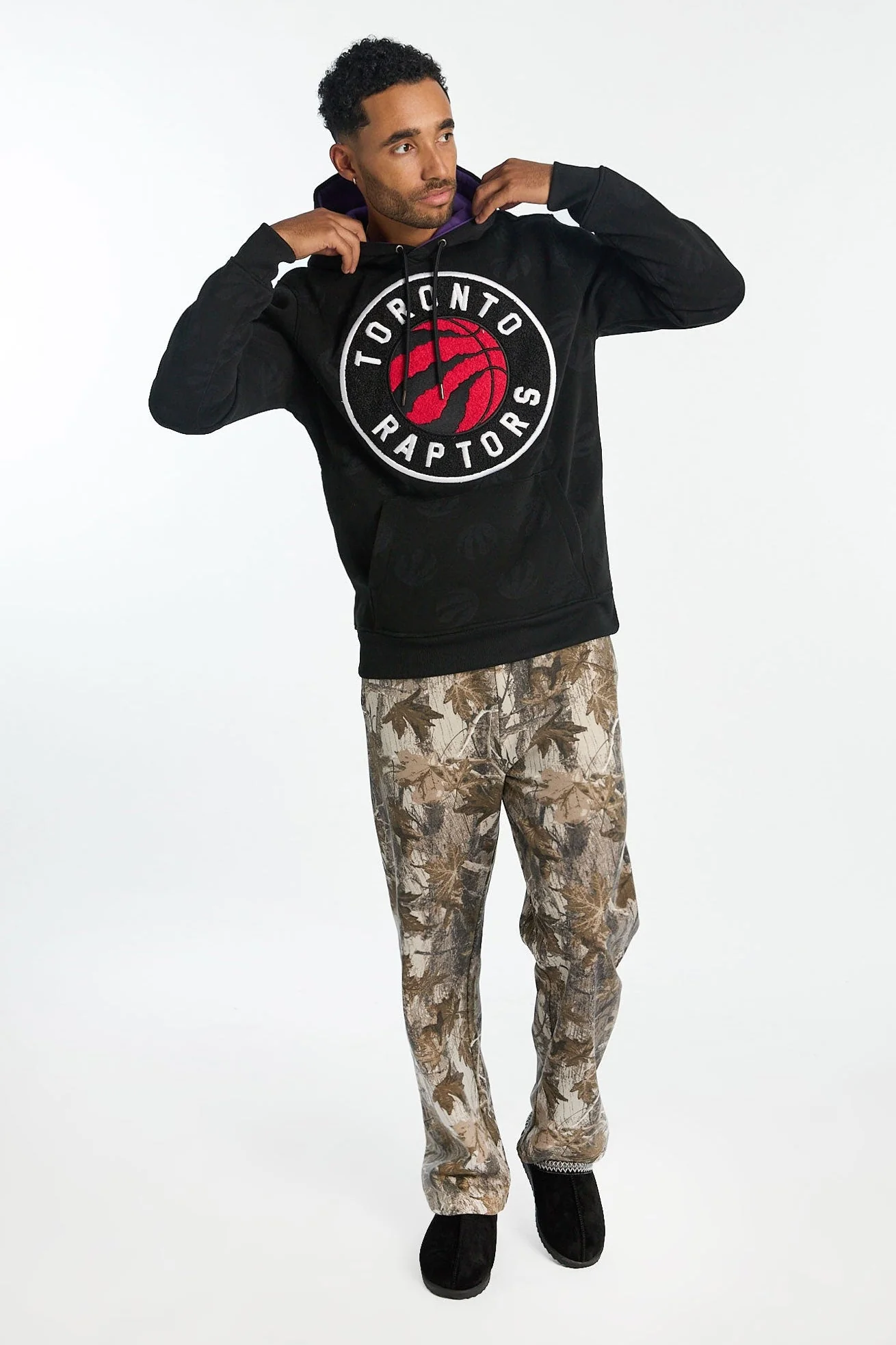 Haut à capuchon imprimé ton sur ton et logo chenille Toronto Raptors homme - Image 4
