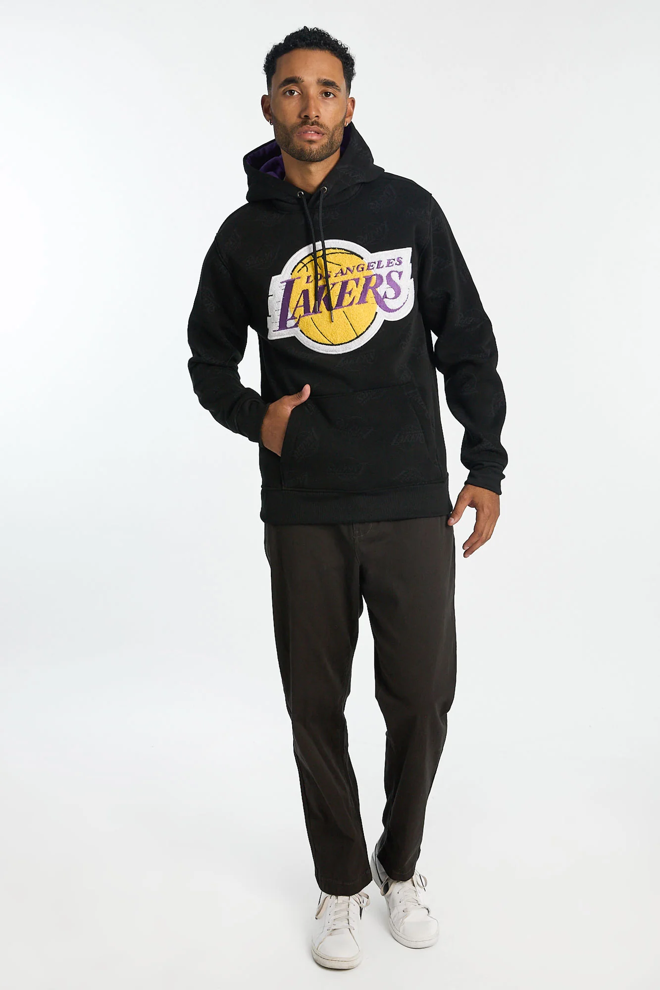 Haut à capuchon imprimé ton sur ton et logo chenille LA Lakers homme - Image 4