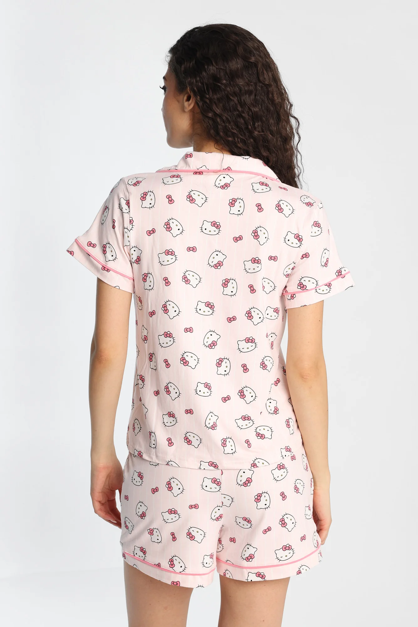 Ensemble chemise et short pyjama imprimé Hello Kitty - Image 2