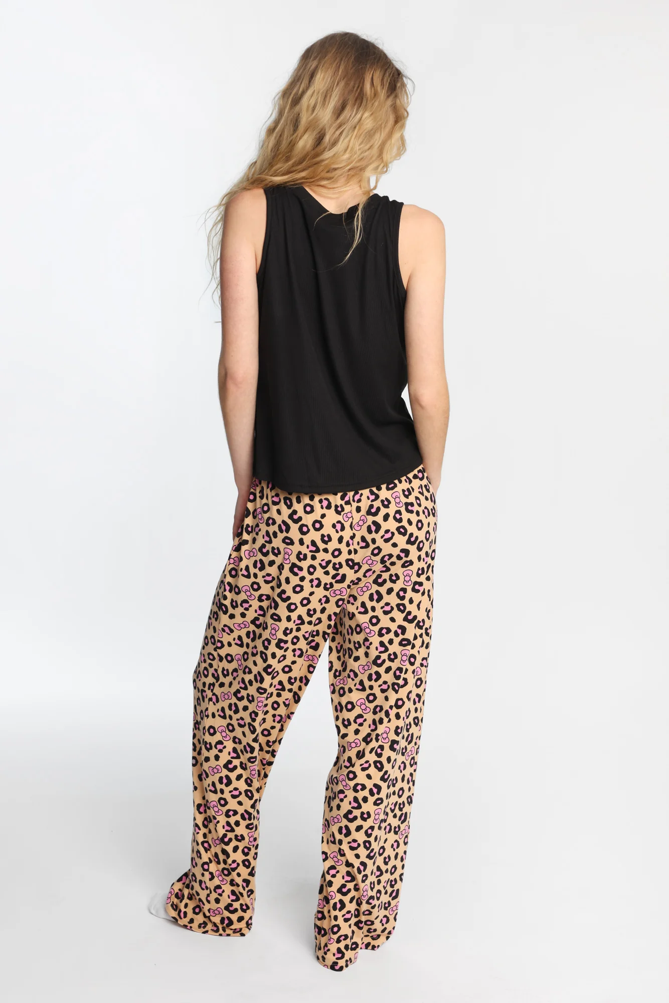 Ensemble débardeur et pantalon pyjama côtelé imprimé léopard Hello Kitty - Image 2