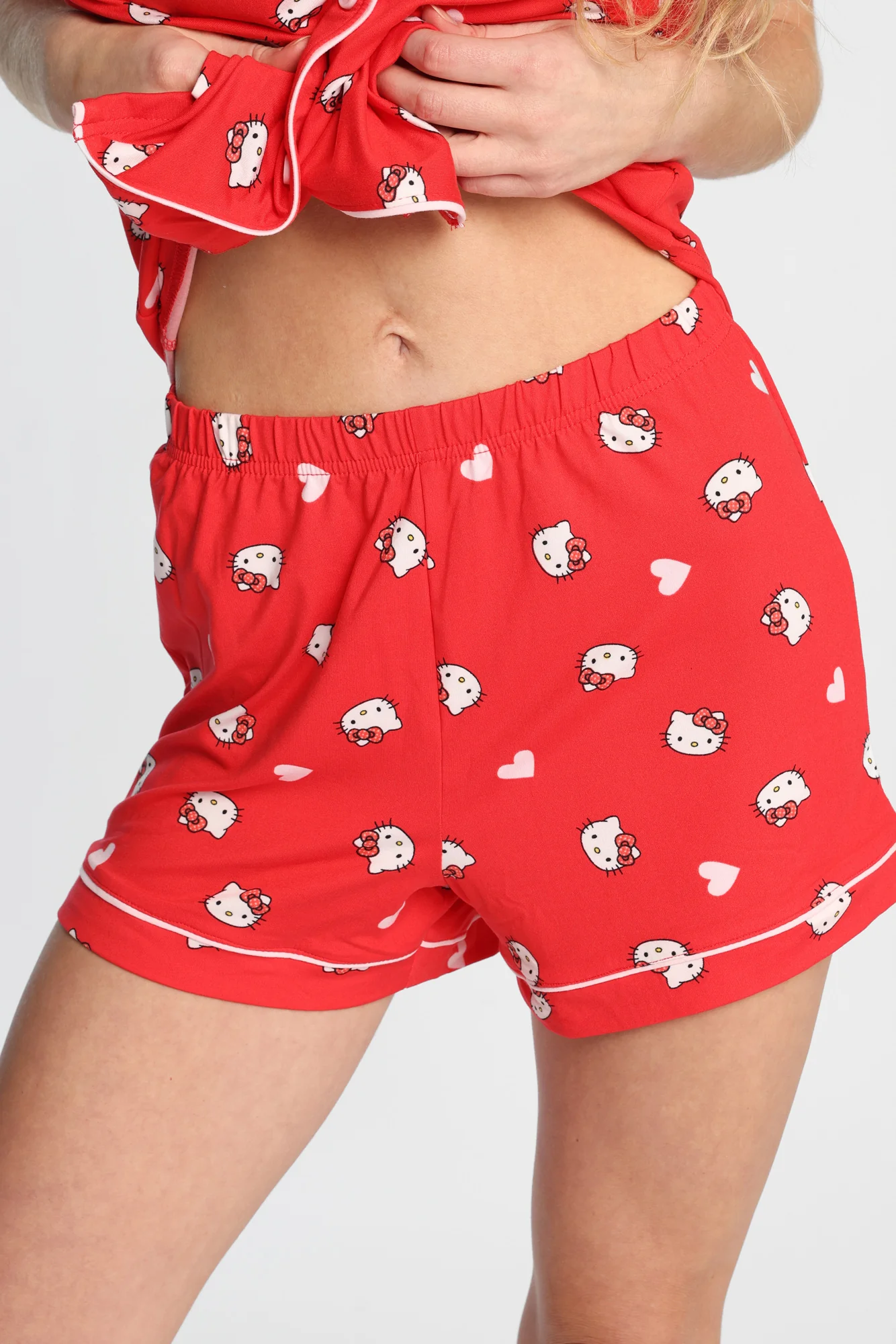 Ensemble chemise et short pyjama coupe Dad super doux imprimés Hello Kitty - Image 5