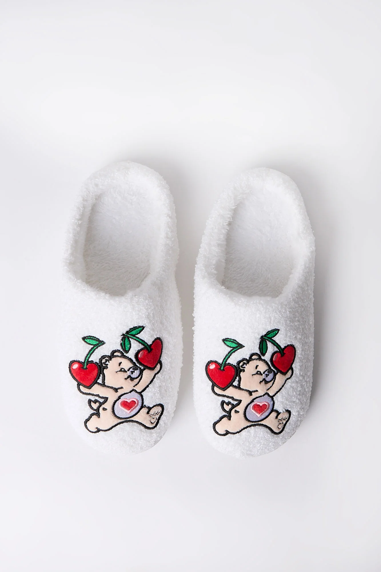 Pantoufles peluche Care Bears coeur cerises