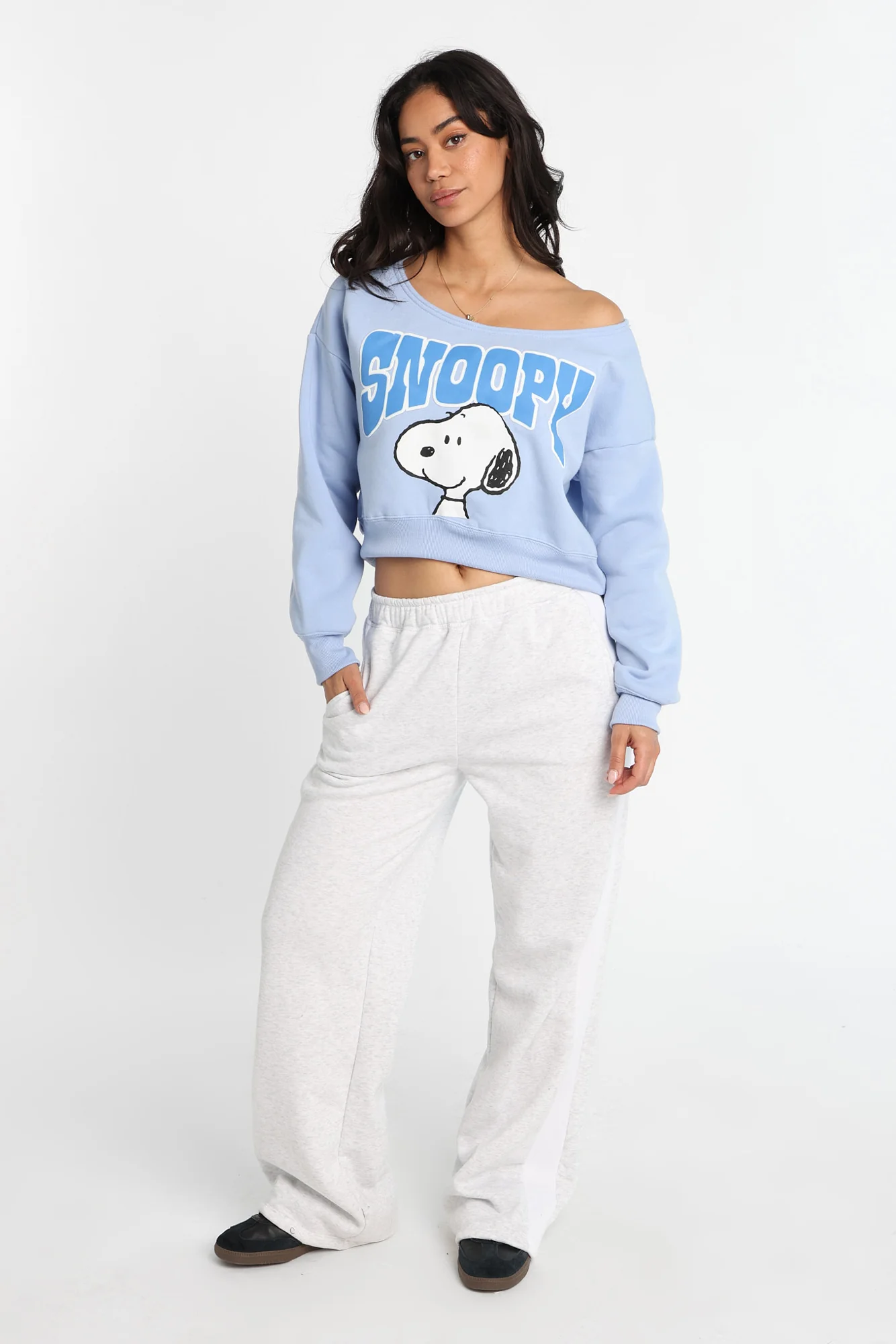 Sweatshirt à épaules dénudées imprimé Peanuts Snoopy - Image 4